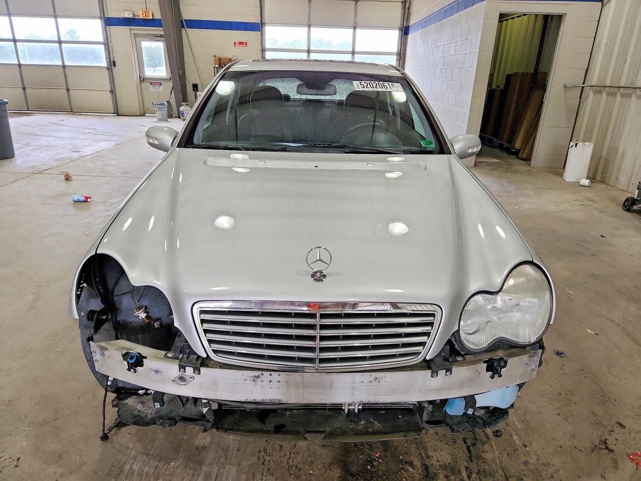 2002 Mercedes-benz C 240 Серебряный vin: WDBRF61J02F165884