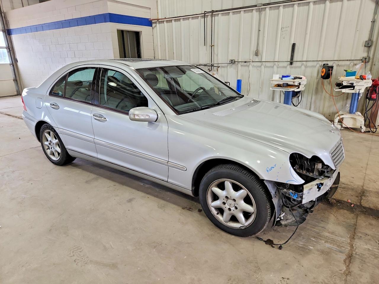 2002 Mercedes-benz C 240 Серебряный vin: WDBRF61J02F165884
