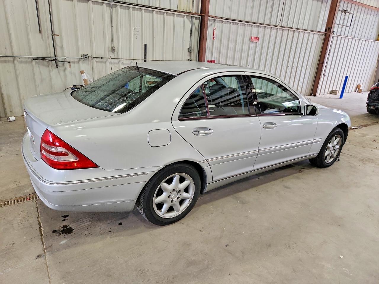 2002 Mercedes-benz C 240 Серебряный vin: WDBRF61J02F165884