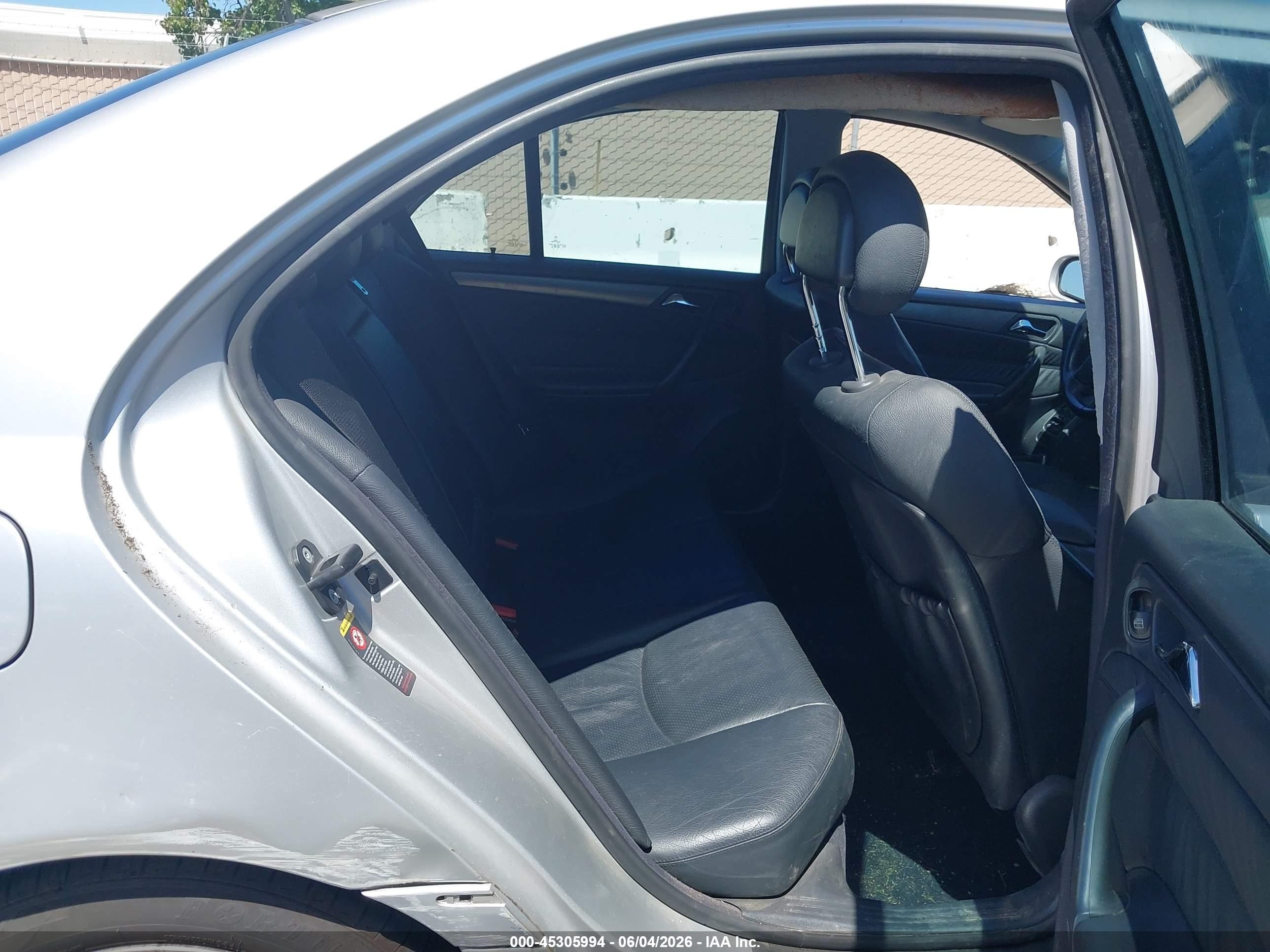 2002 Mercedes-benz C 240   Серебряный vin: WDBRF61J02F185505