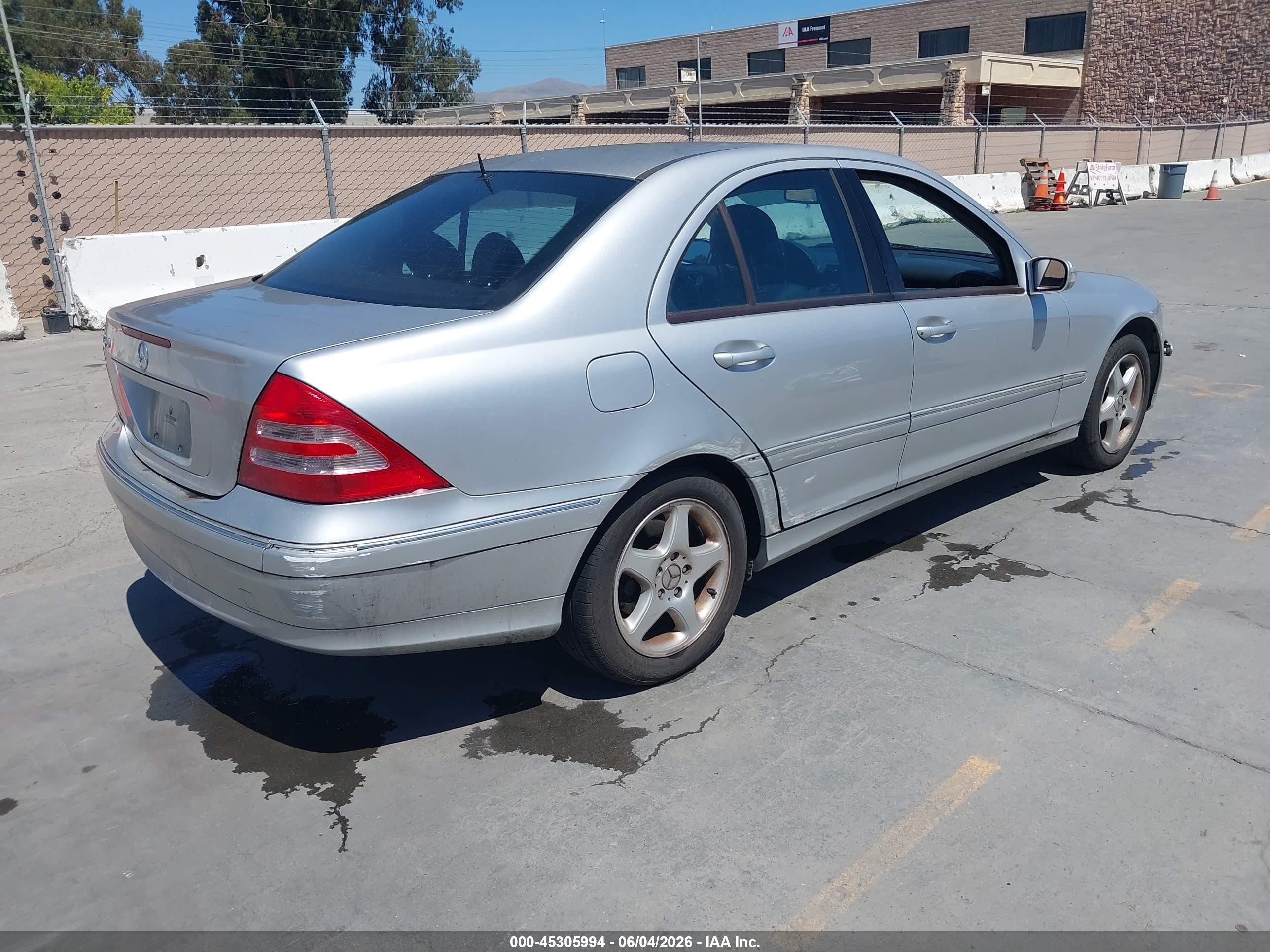 2002 Mercedes-benz C 240   Серебряный vin: WDBRF61J02F185505