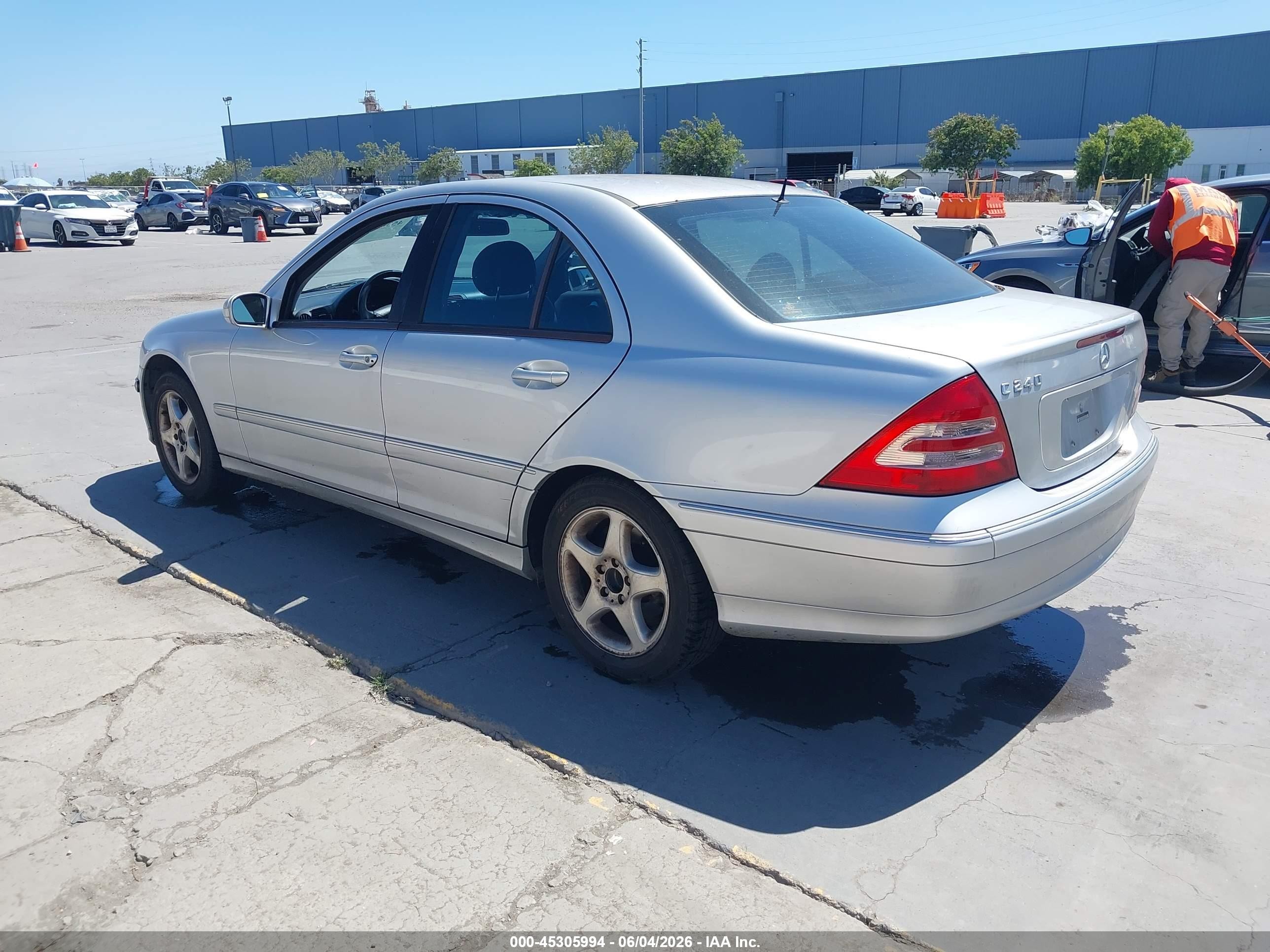 2002 Mercedes-benz C 240   Серебряный vin: WDBRF61J02F185505