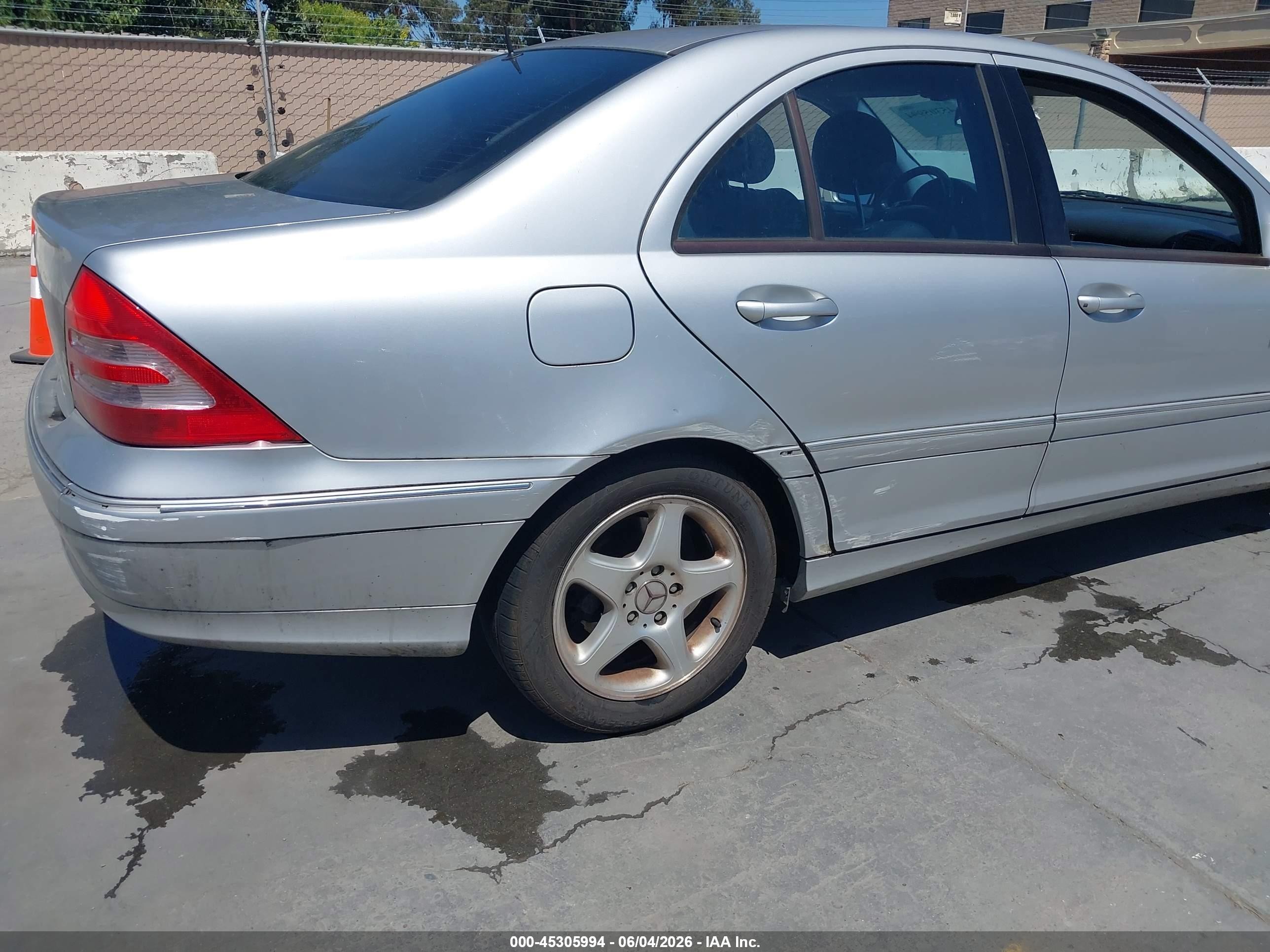 2002 Mercedes-benz C 240   Серебряный vin: WDBRF61J02F185505