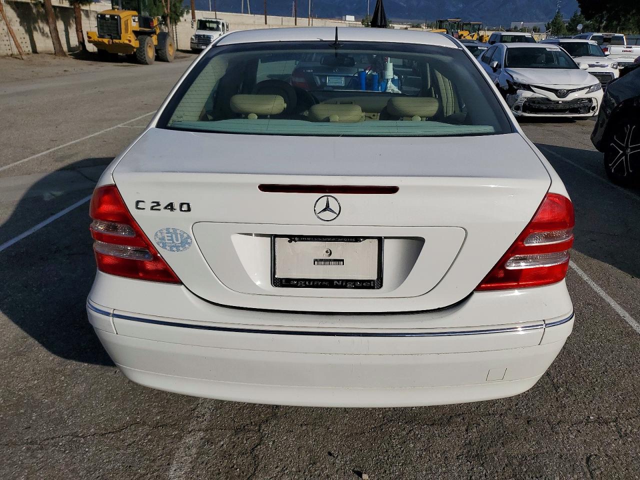 2002 Mercedes-benz C 240 White vin: WDBRF61J02F272143