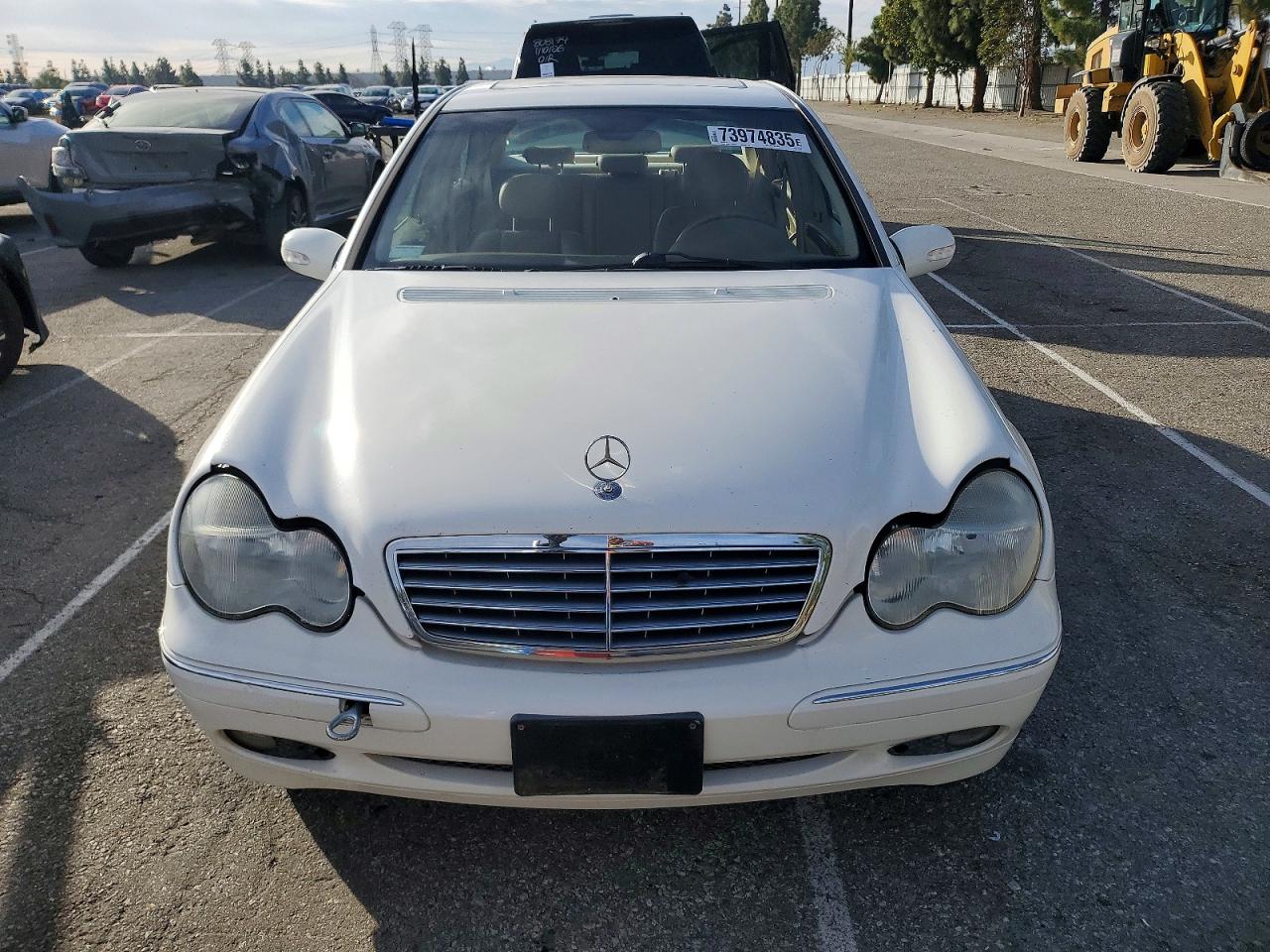 2002 Mercedes-benz C 240 White vin: WDBRF61J02F272143