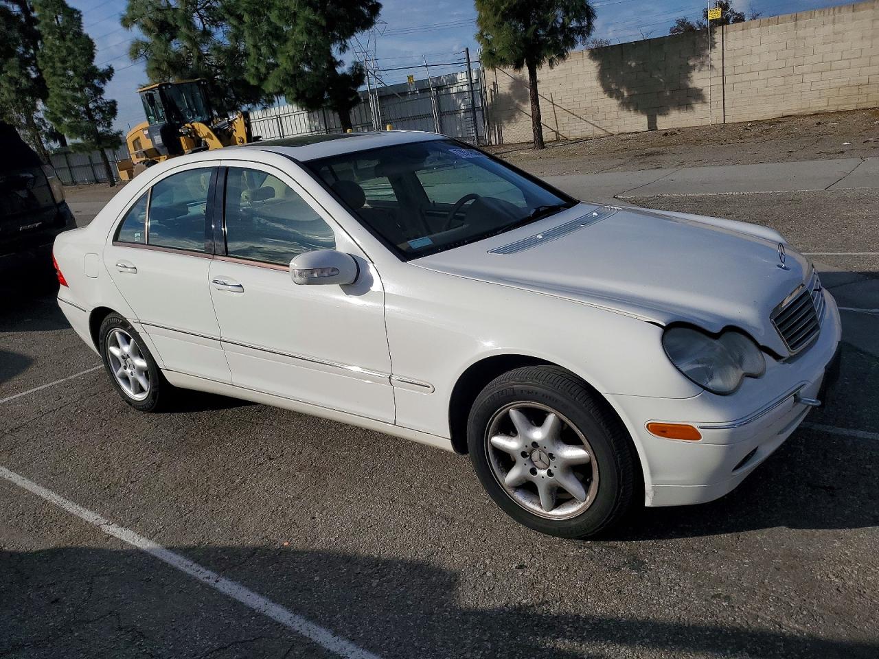 2002 Mercedes-benz C 240 White vin: WDBRF61J02F272143