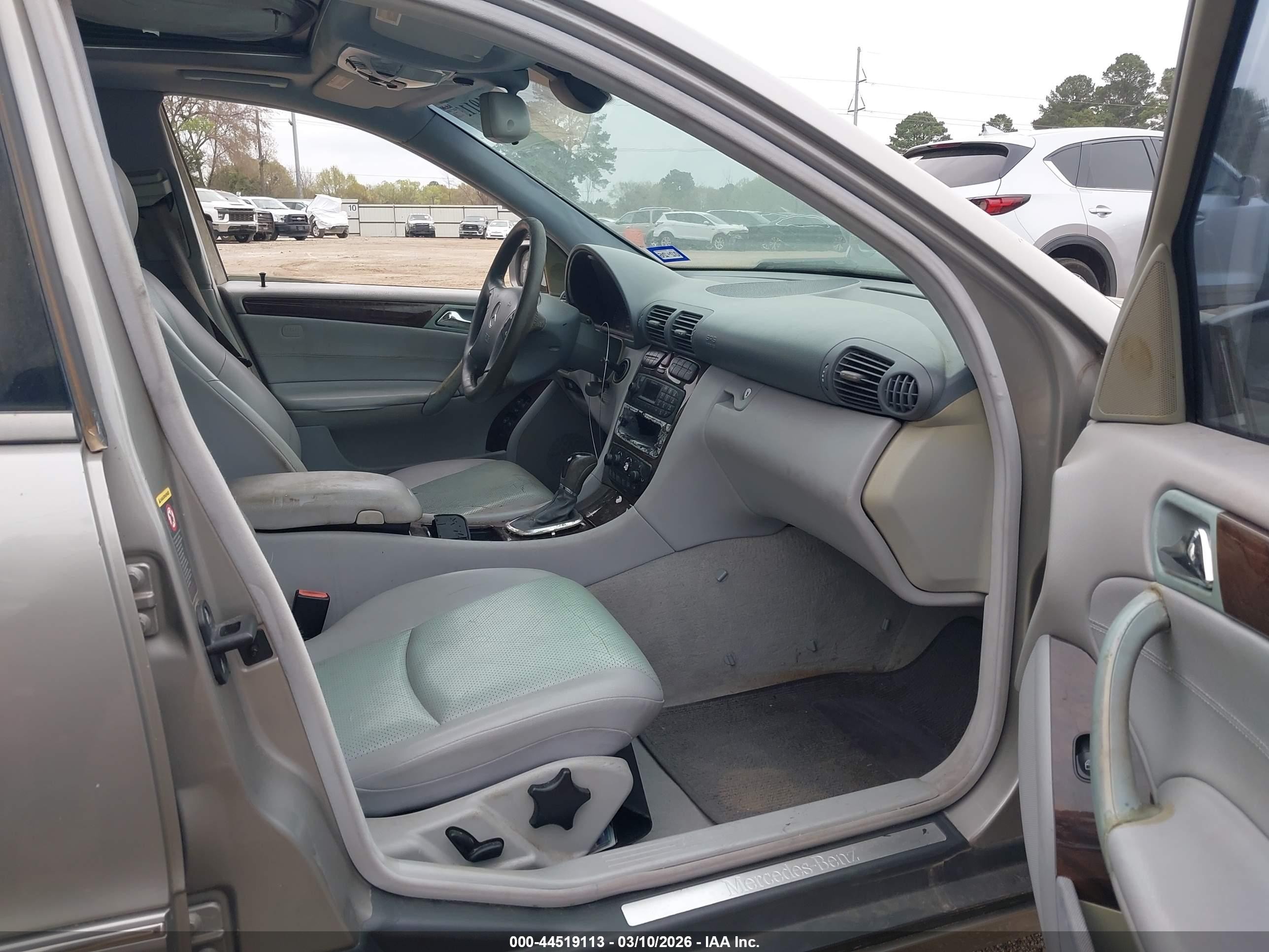 2004 Mercedes-benz C 240   Gold vin: WDBRF61J04E017159