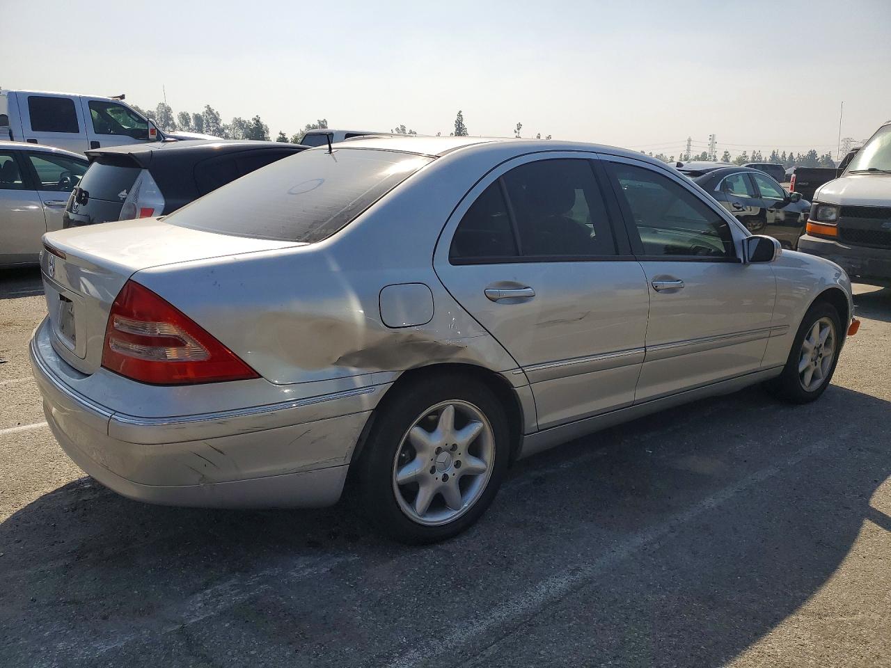 2001 Mercedes-benz C 240 Серебряный vin: WDBRF61J11F088893