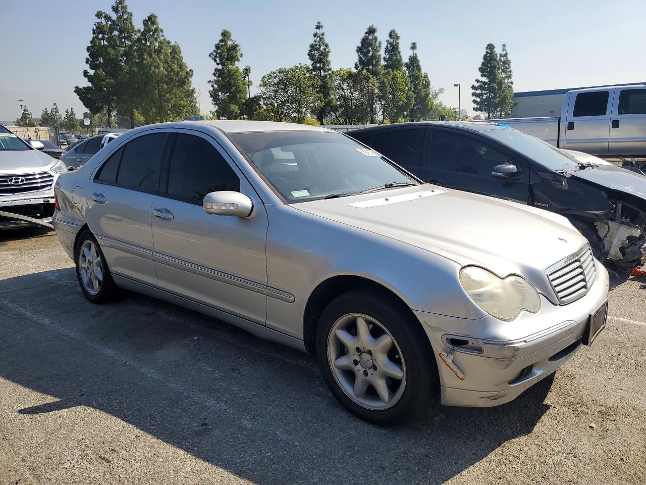 2001 Mercedes-benz C 240 Серебряный vin: WDBRF61J11F088893