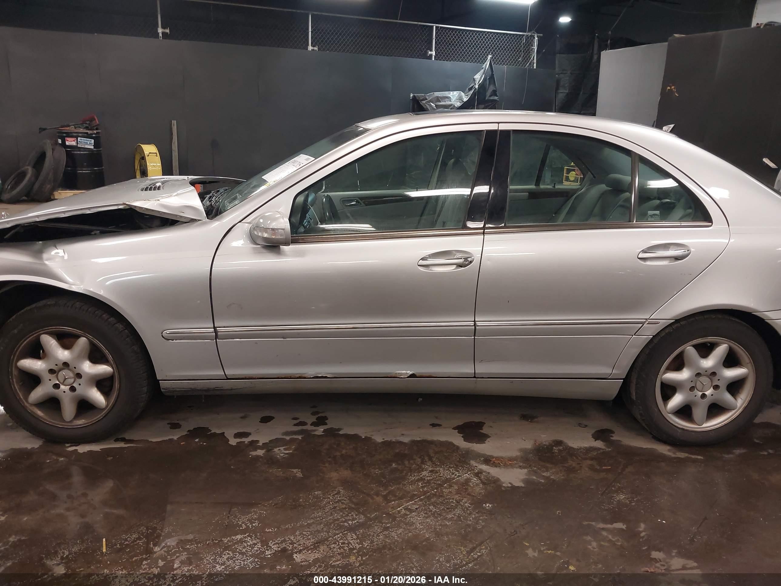 2002 Mercedes-benz C 240   Серый vin: WDBRF61J12E001548