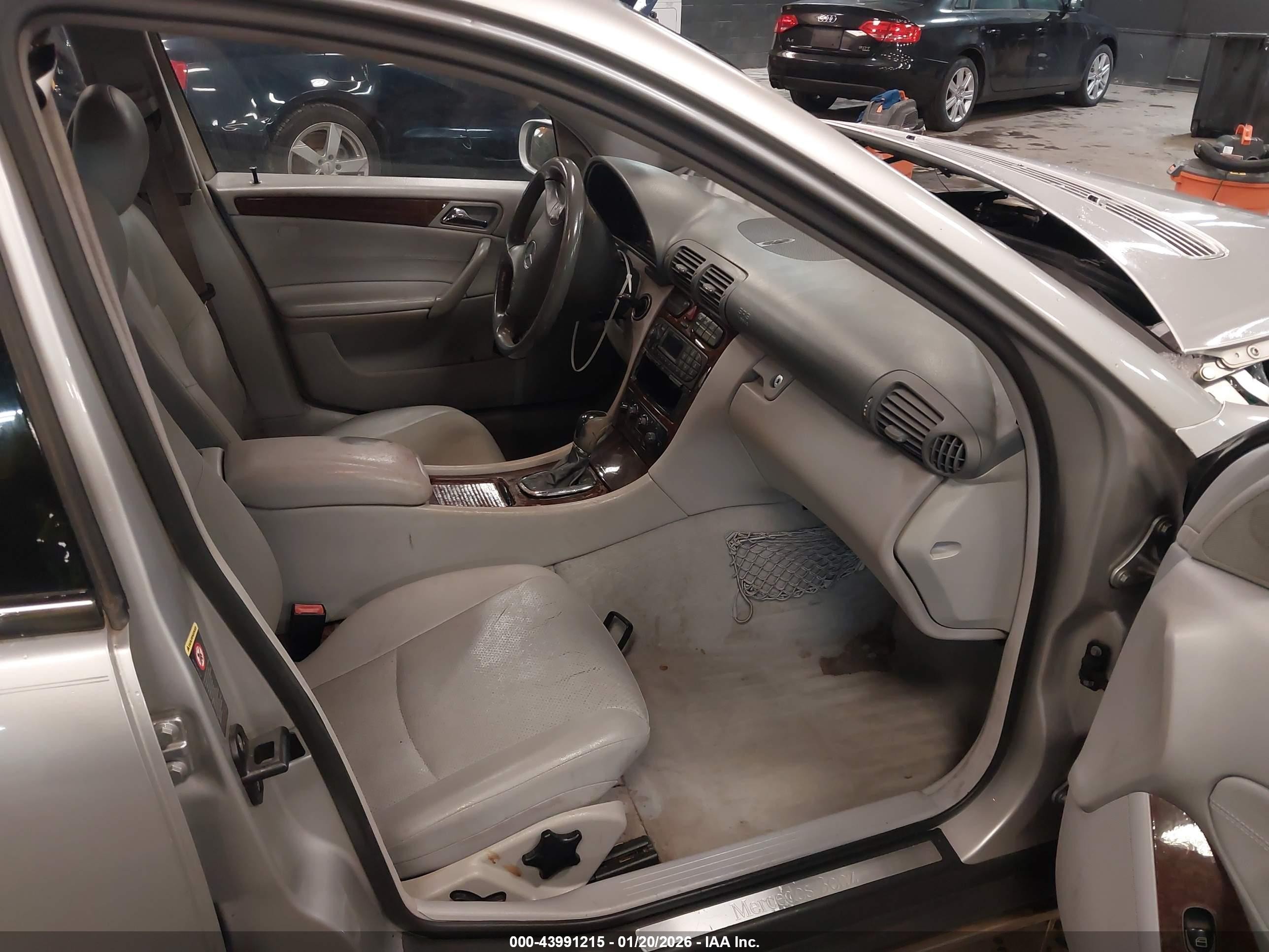 2002 Mercedes-benz C 240   Серый vin: WDBRF61J12E001548