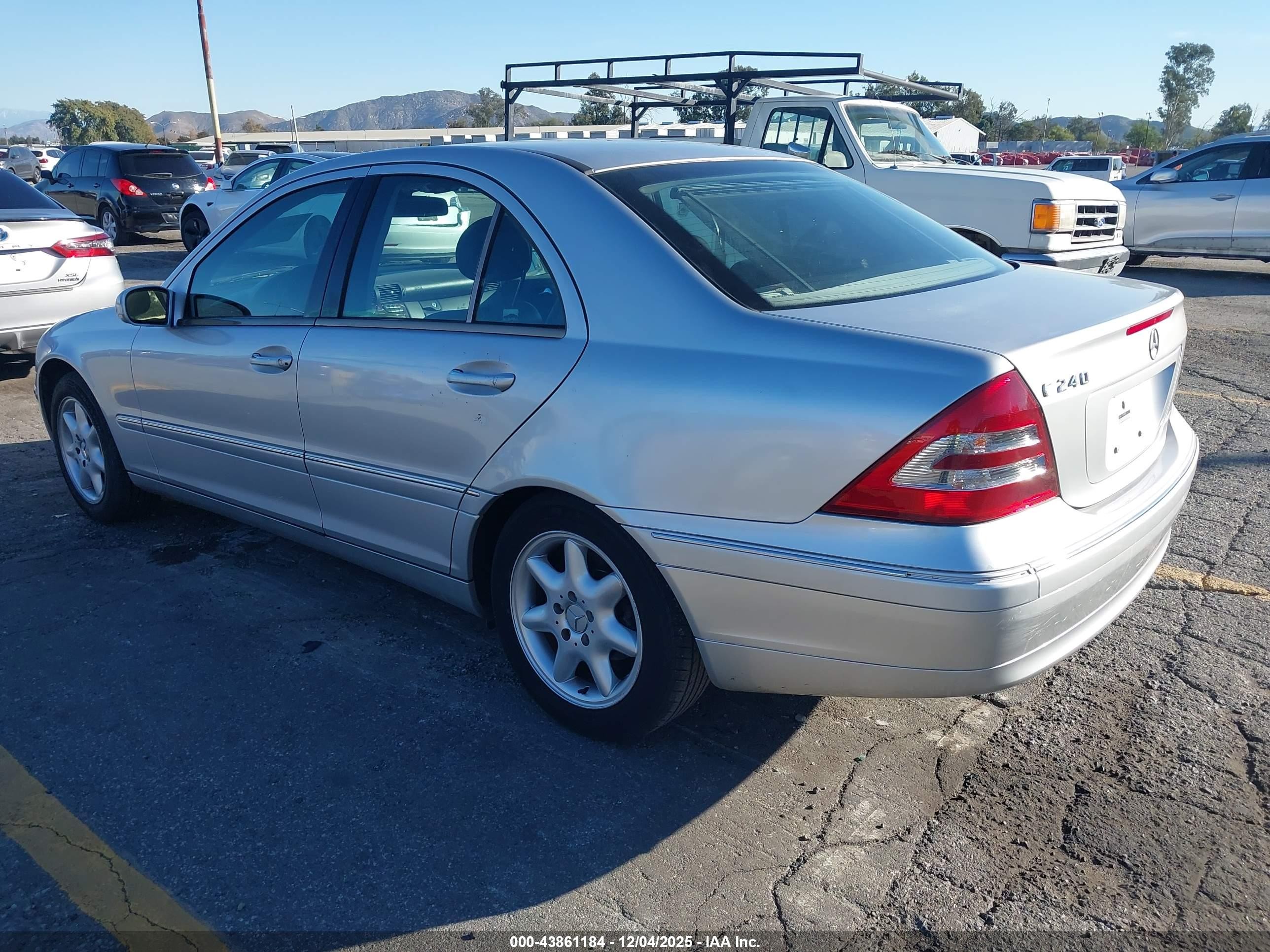 2003 Mercedes-benz C 240   Серебряный vin: WDBRF61J13A480675