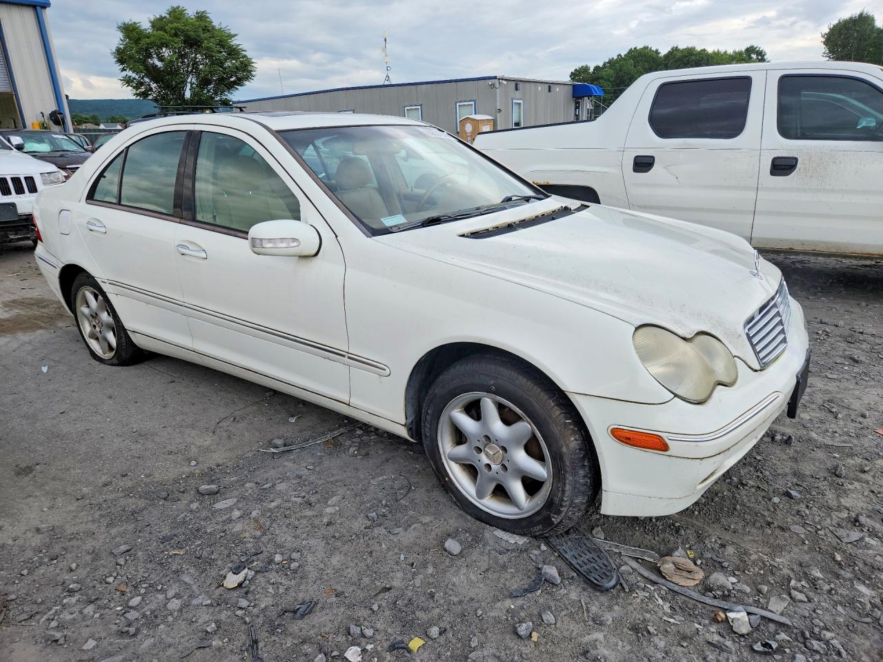 2003 Mercedes-benz C 240 White vin: WDBRF61J13F321111