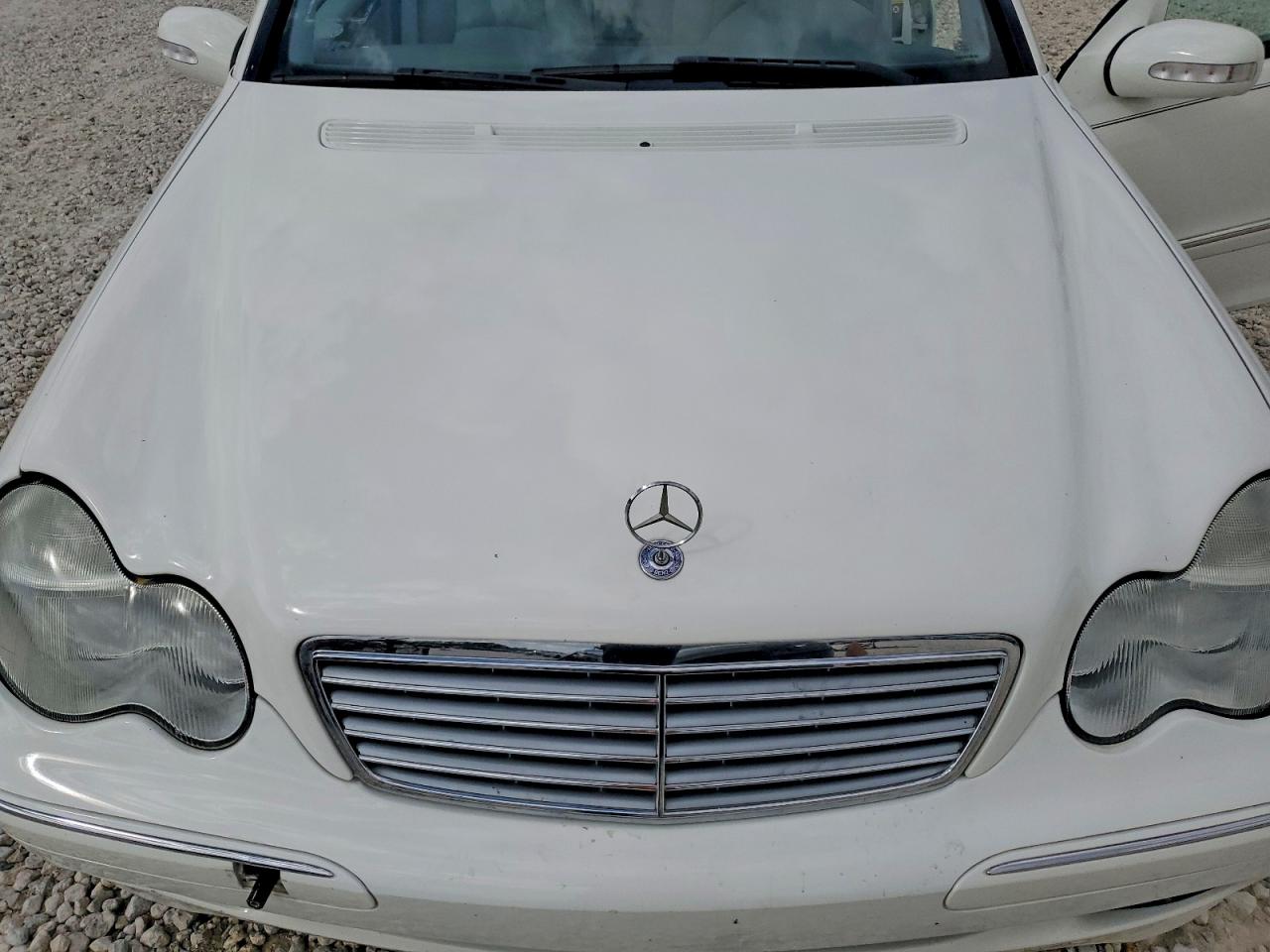 2004 Mercedes-benz C 240 White vin: WDBRF61J14A547244
