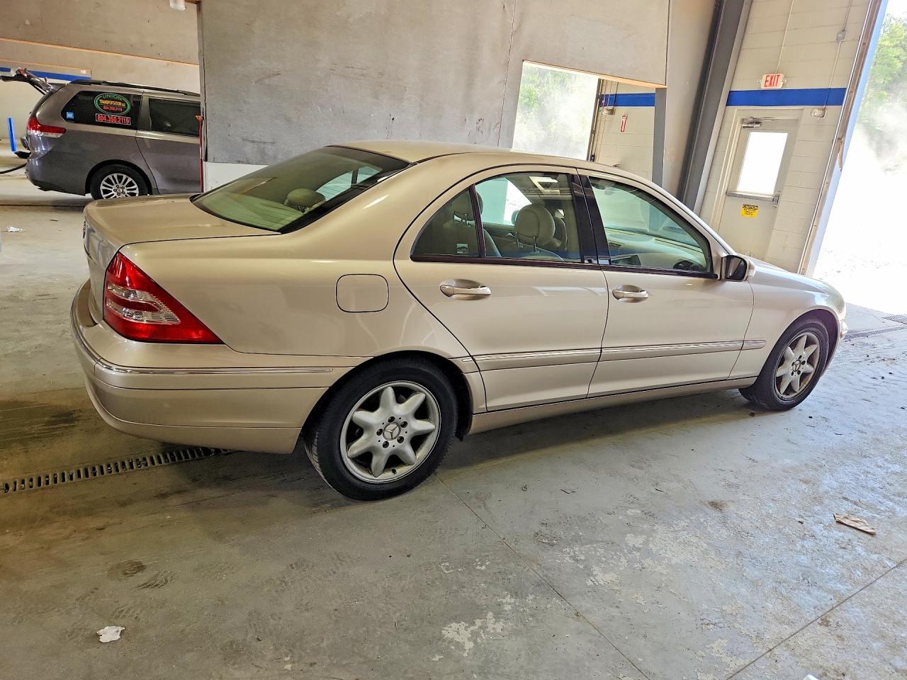 2004 Mercedes-benz C 240 Gold vin: WDBRF61J14A585508