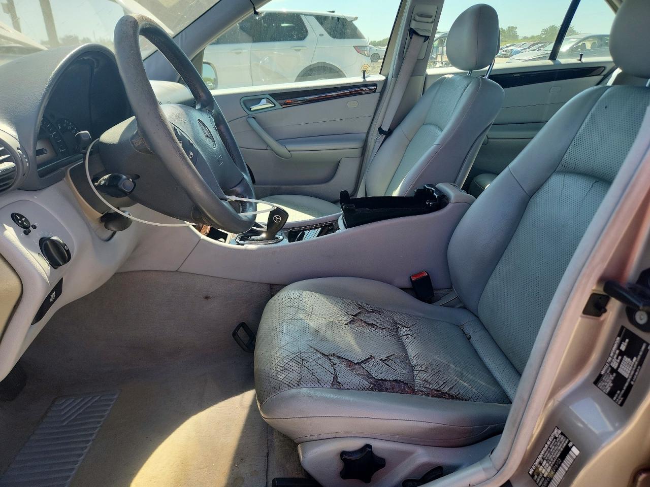 2004 Mercedes-benz C 240 Beige vin: WDBRF61J14E016103