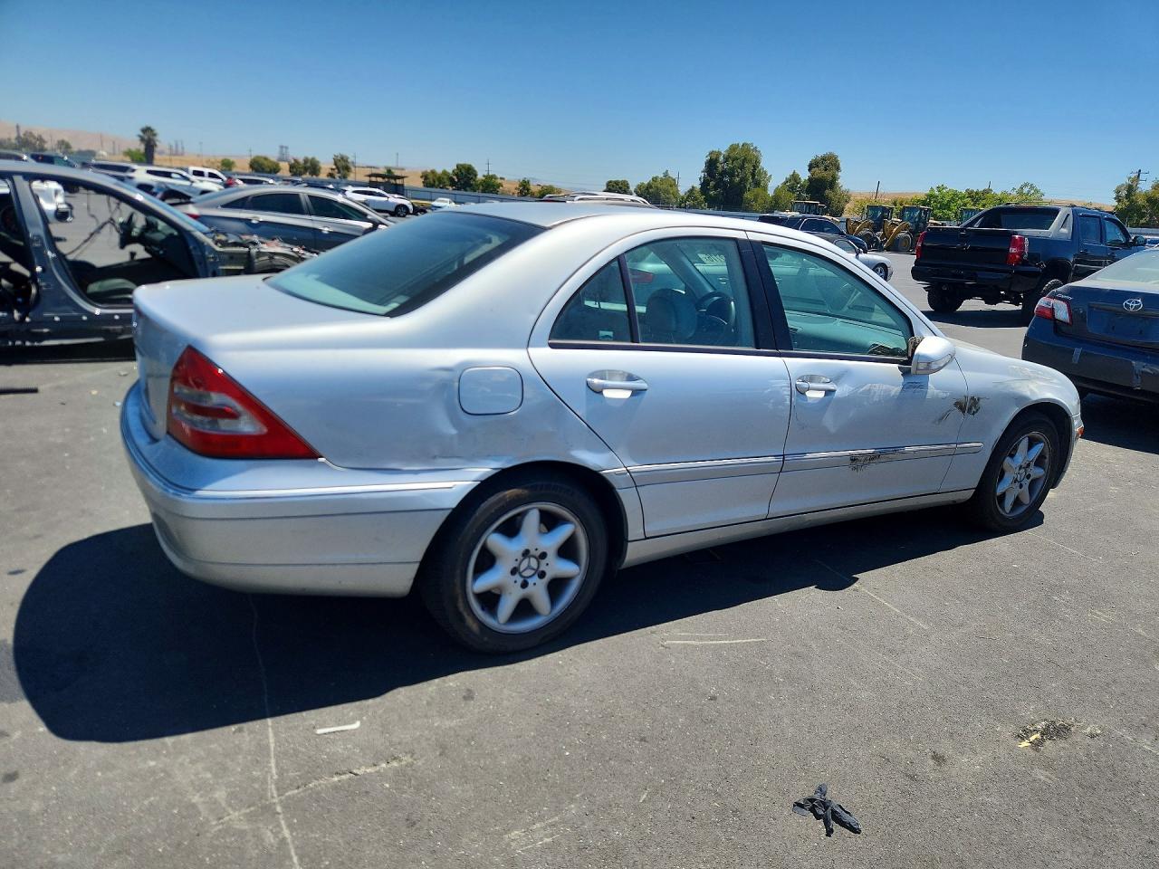 2004 Mercedes-benz C 240 Серебряный vin: WDBRF61J14F554570