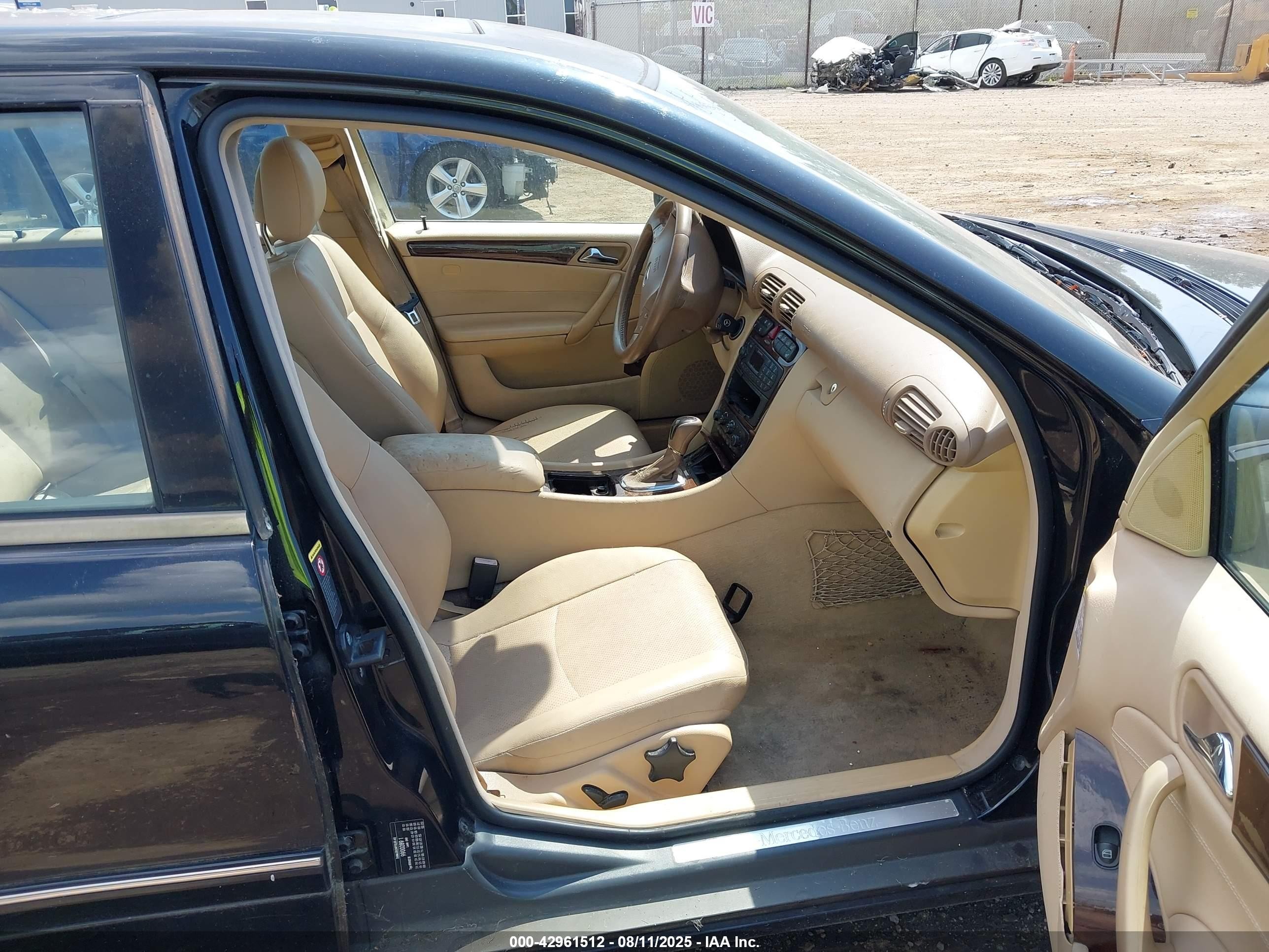 2002 Mercedes-benz C 240   Black vin: WDBRF61J22E005317