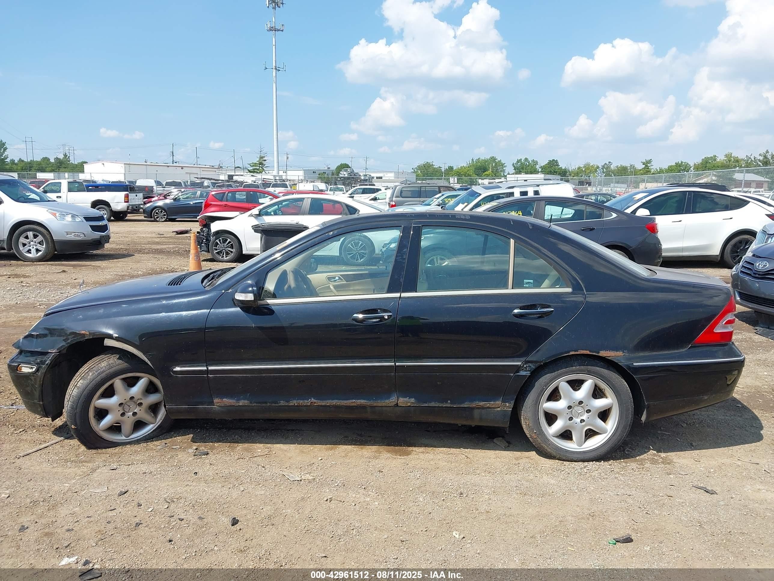 2002 Mercedes-benz C 240   Black vin: WDBRF61J22E005317