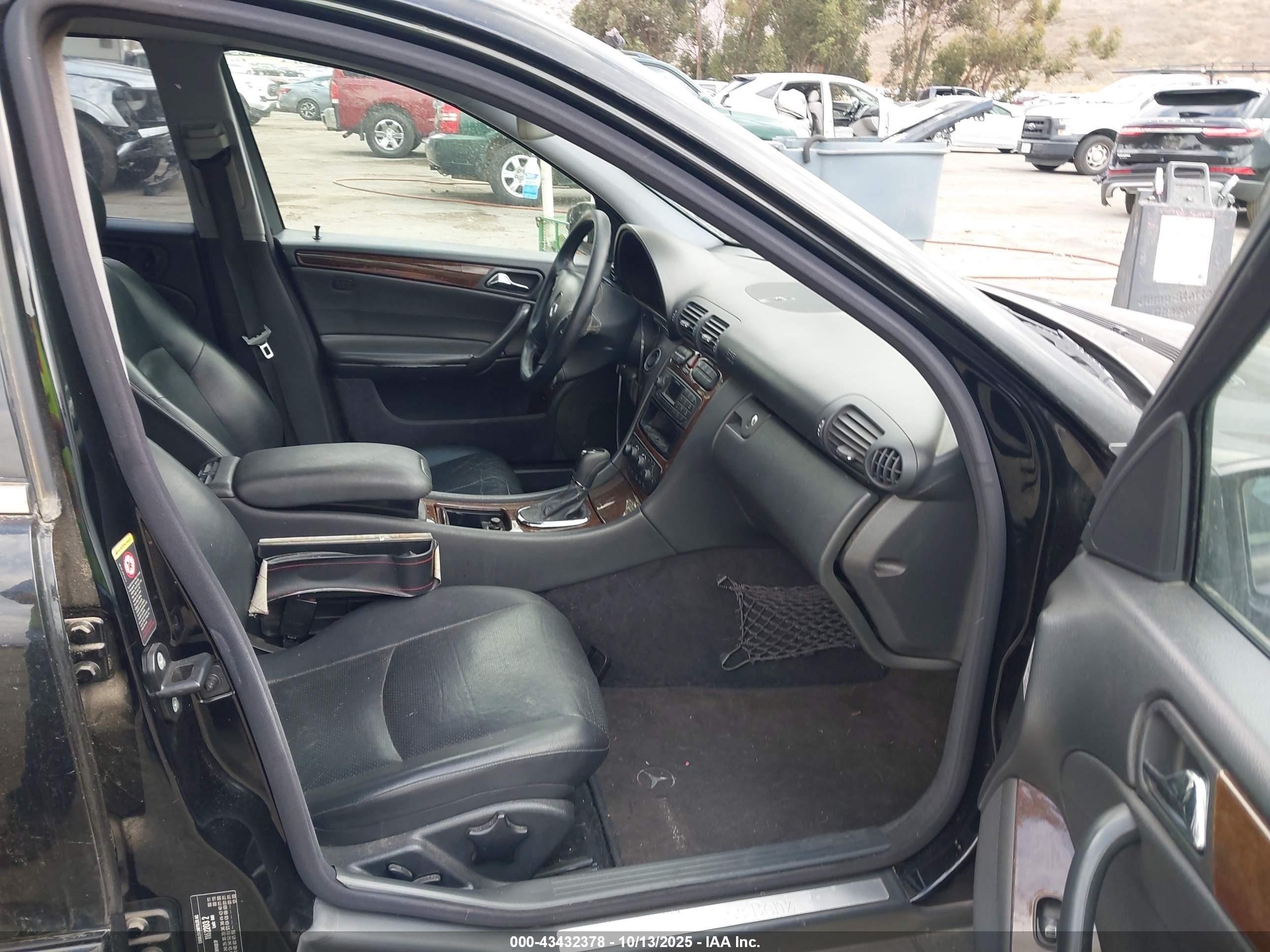 2002 Mercedes-benz C 240   Черный vin: WDBRF61J22F215314