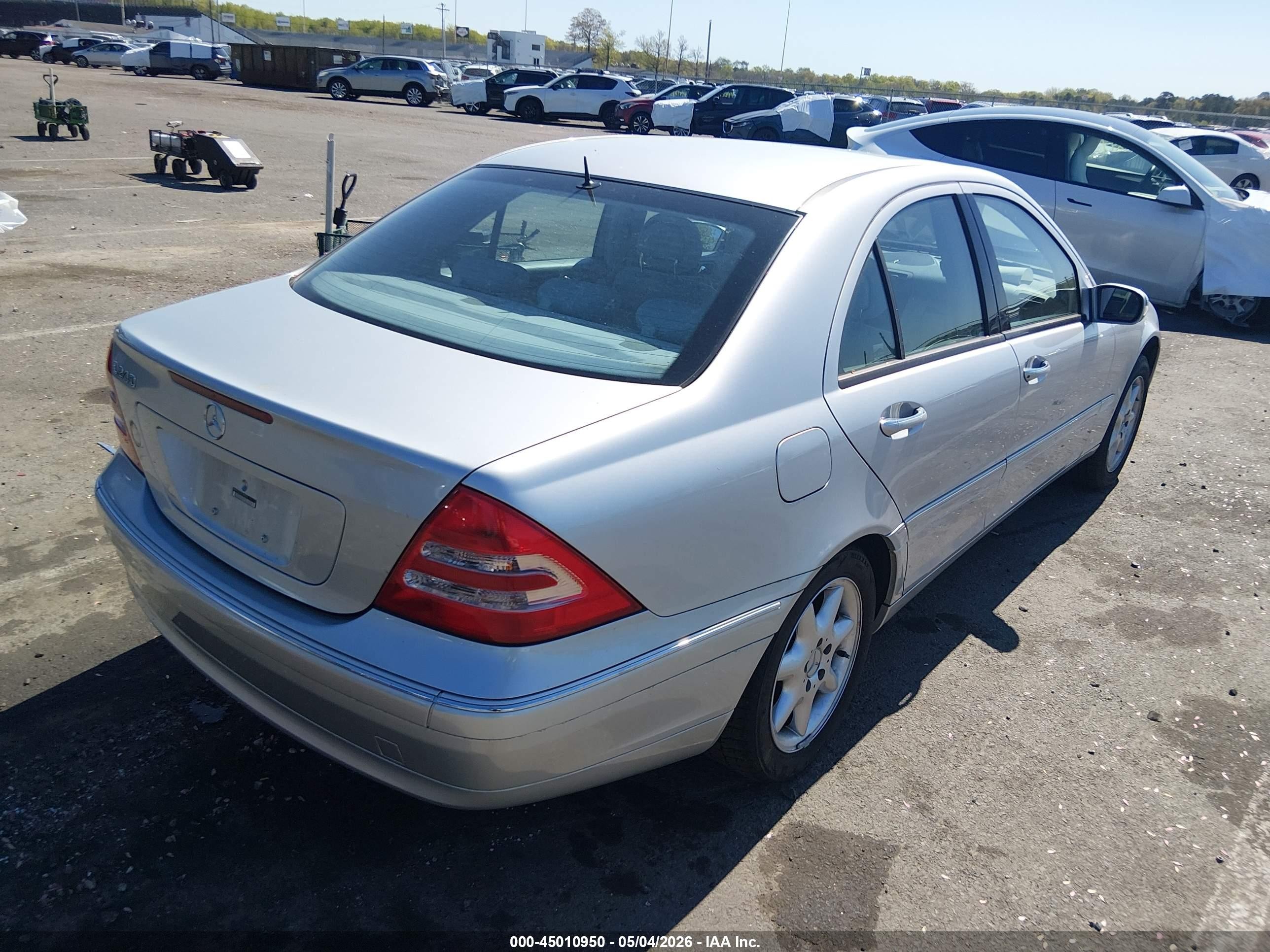 2002 Mercedes-benz C 240   Серебряный vin: WDBRF61J22F240651