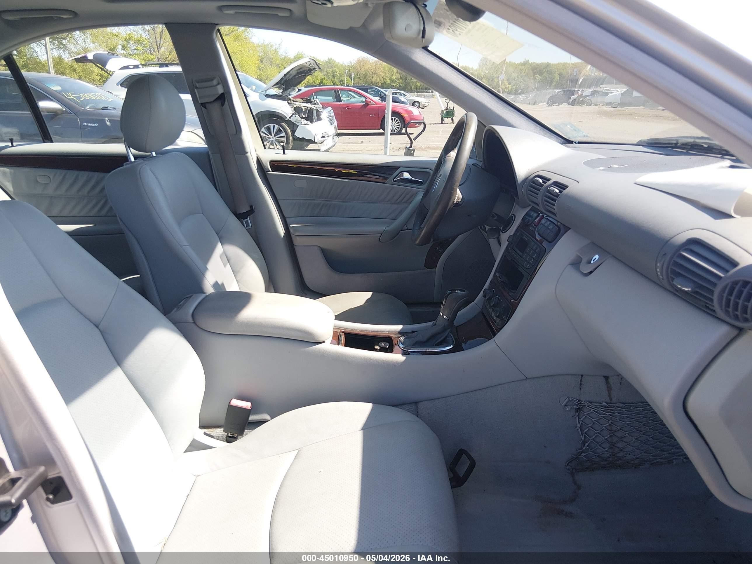 2002 Mercedes-benz C 240   Серебряный vin: WDBRF61J22F240651