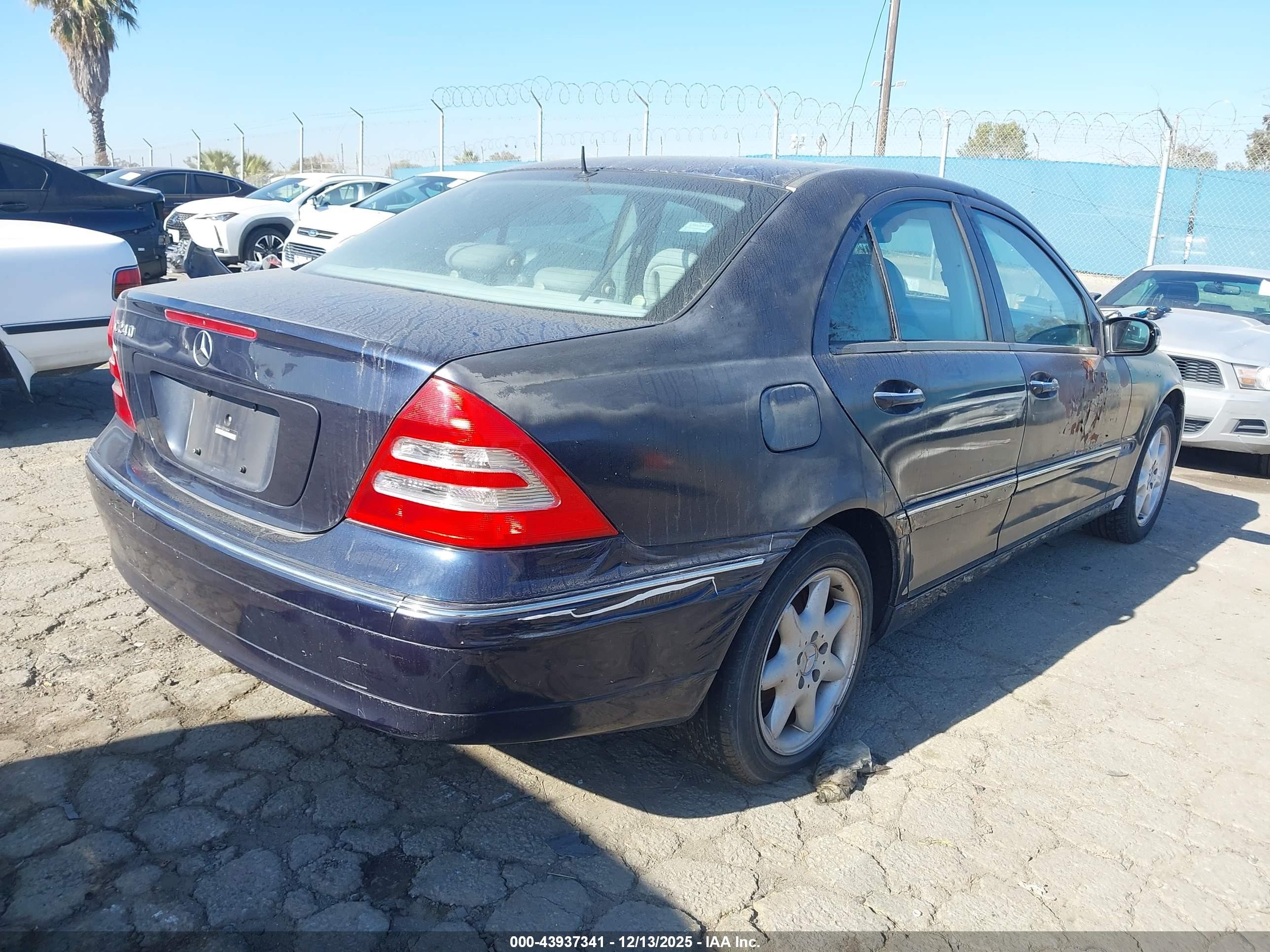 2002 Mercedes-benz C 240   Navy vin: WDBRF61J22F258549