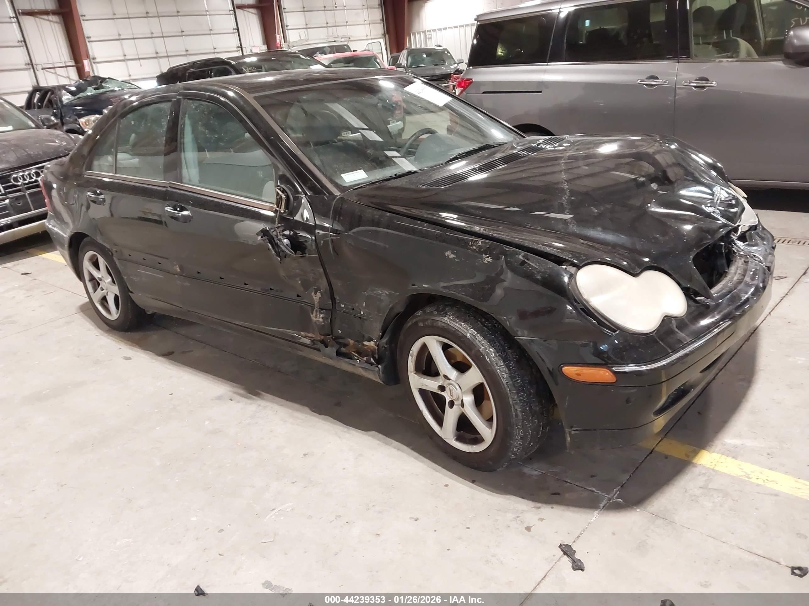 2002 Mercedes-benz C 240   Черный vin: WDBRF61J22F262987