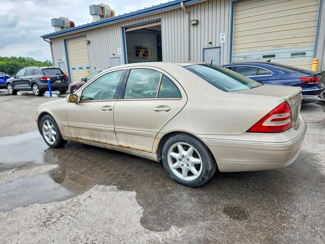 2003 Mercedes-benz C 240 Бежевый vin: WDBRF61J23A405676
