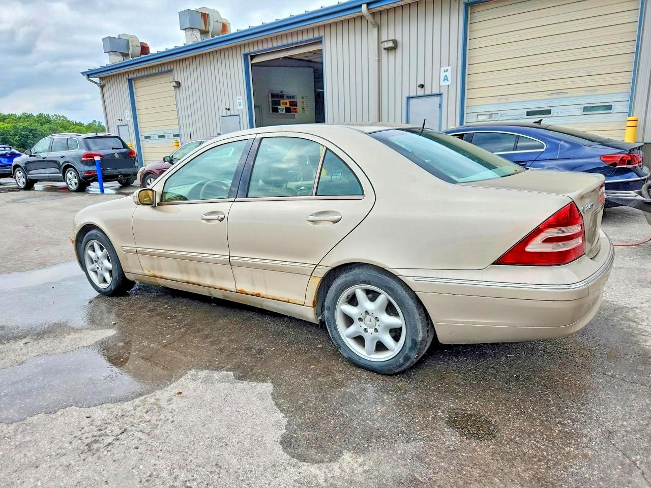 2003 Mercedes-benz C 240 Бежевый vin: WDBRF61J23A405676