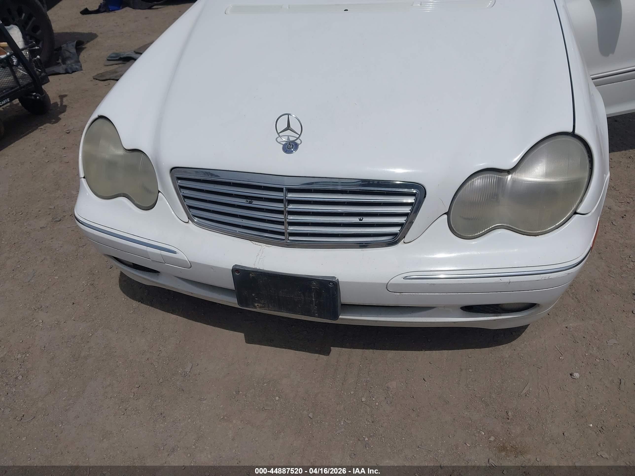 2003 Mercedes-benz C 240   Белый vin: WDBRF61J23A530189