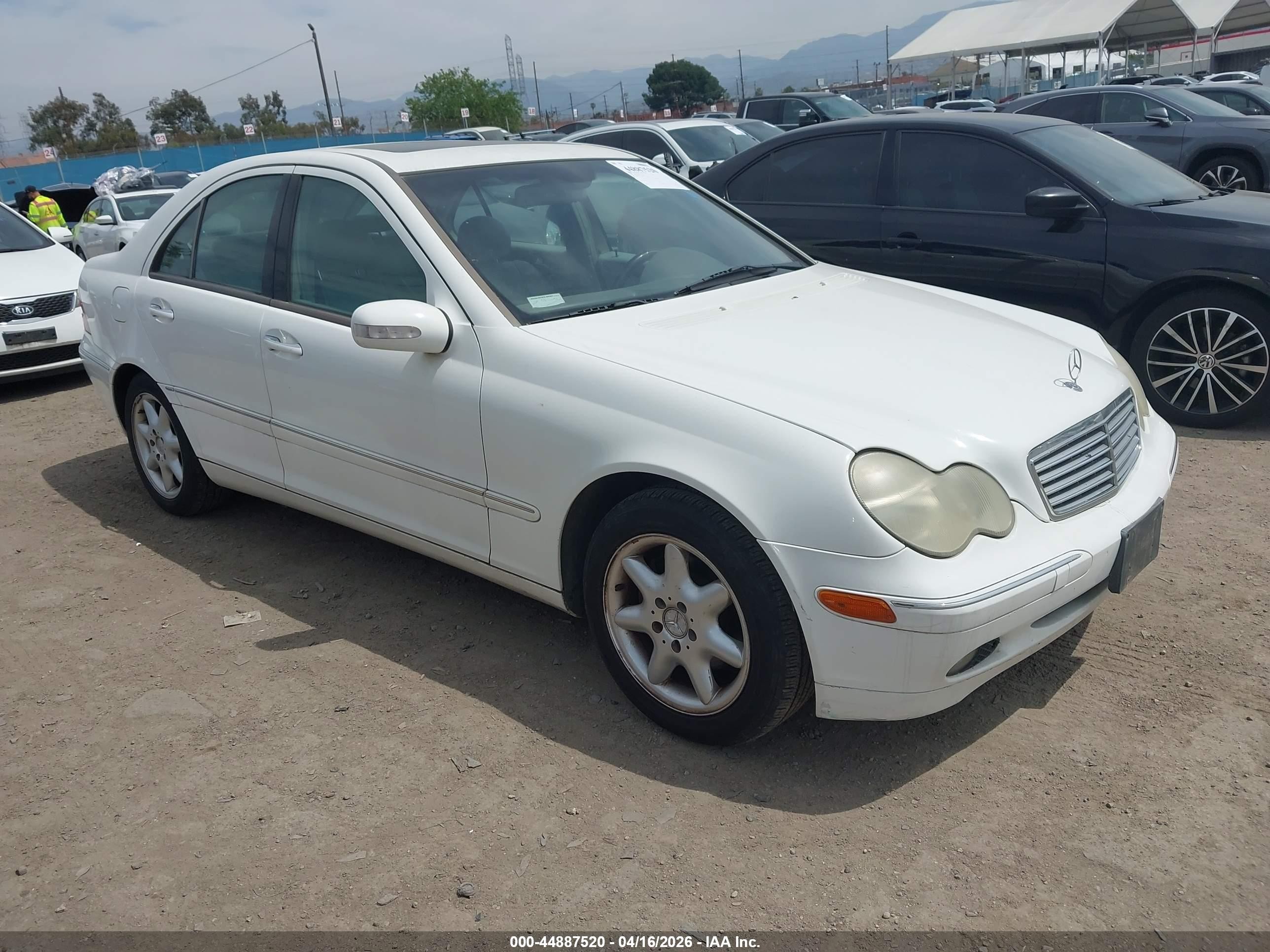 2003 Mercedes-benz C 240   Белый vin: WDBRF61J23A530189