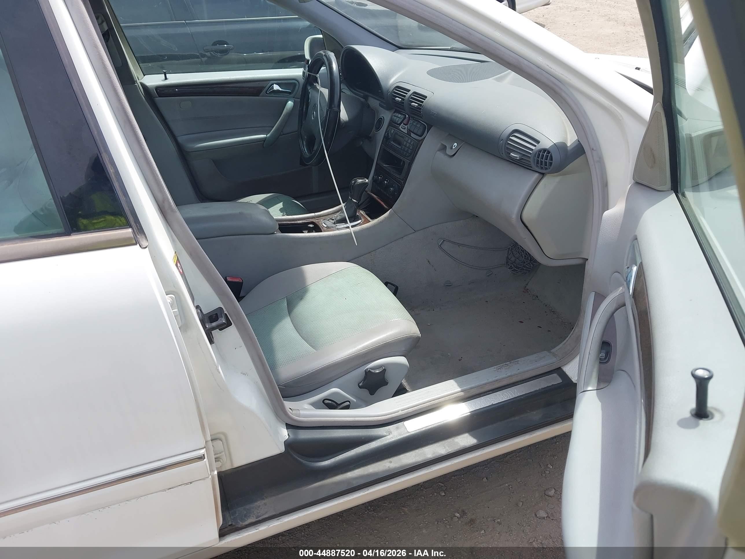 2003 Mercedes-benz C 240   Белый vin: WDBRF61J23A530189