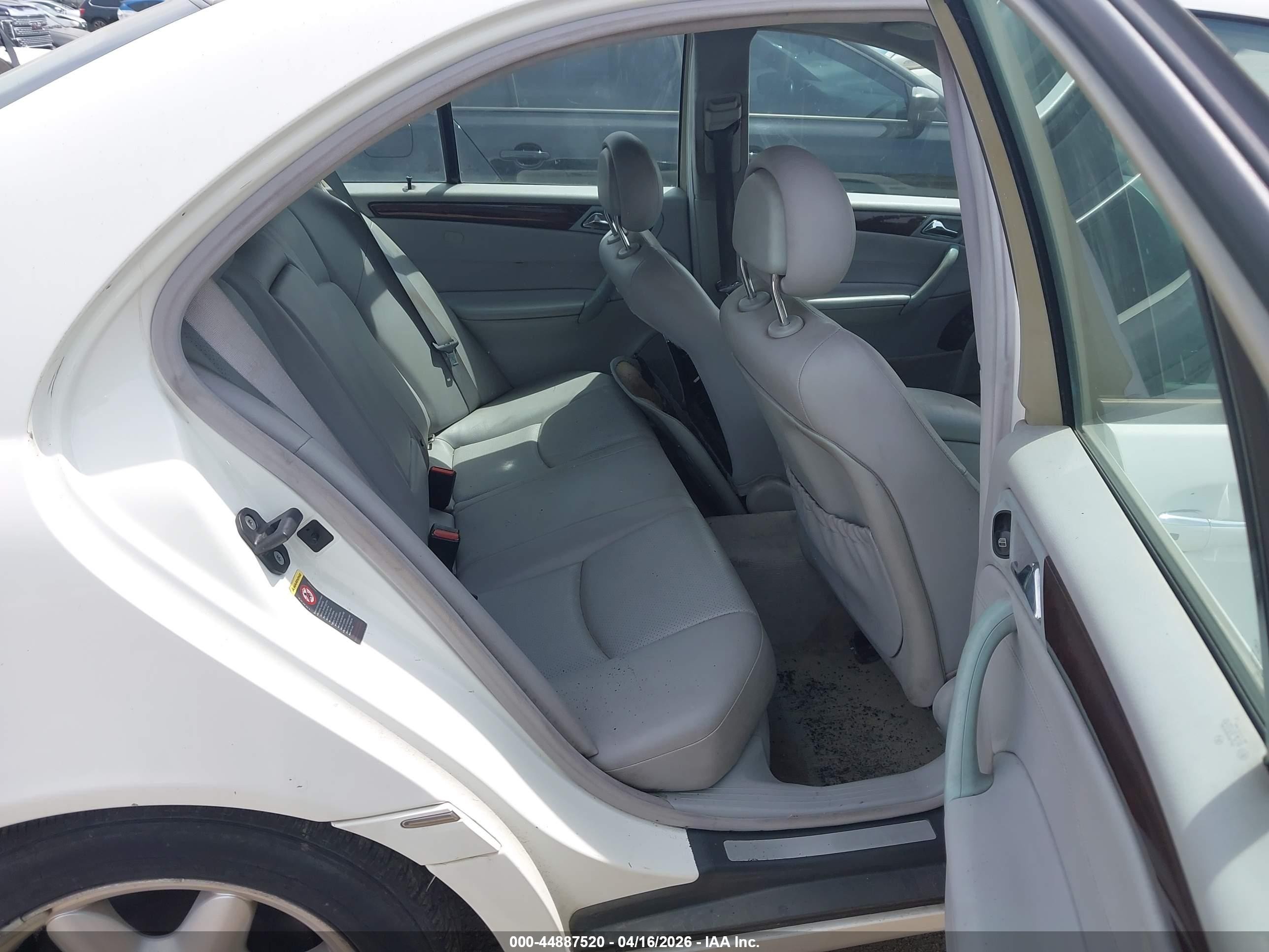 2003 Mercedes-benz C 240   Белый vin: WDBRF61J23A530189