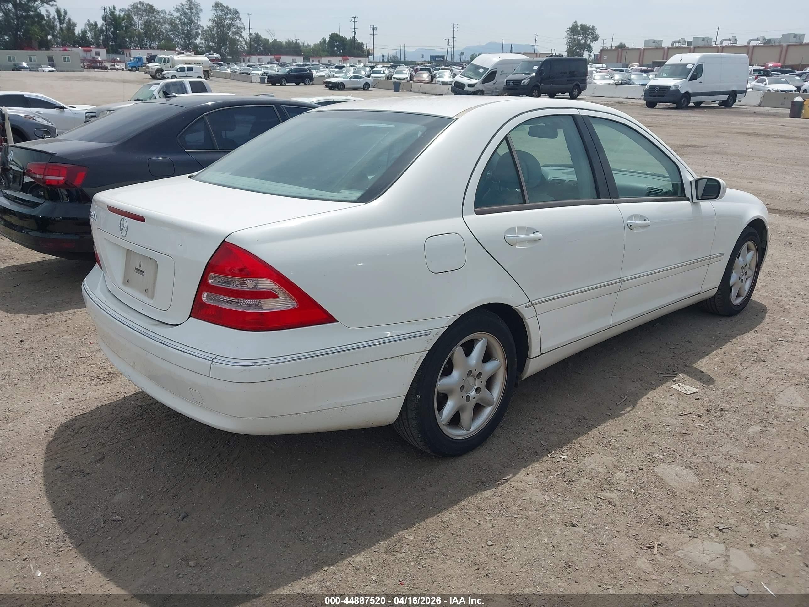 2003 Mercedes-benz C 240   Белый vin: WDBRF61J23A530189
