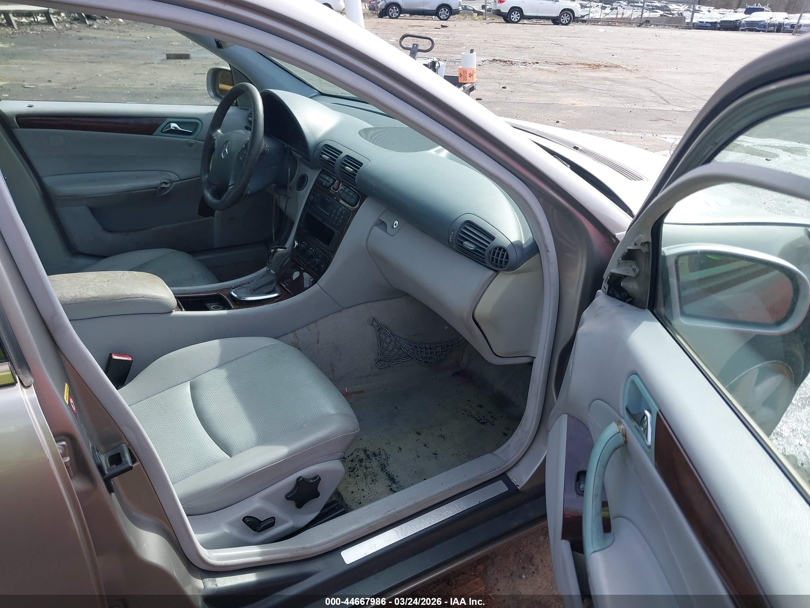 2003 Mercedes-benz C 240   Серебряный vin: WDBRF61J23E012348