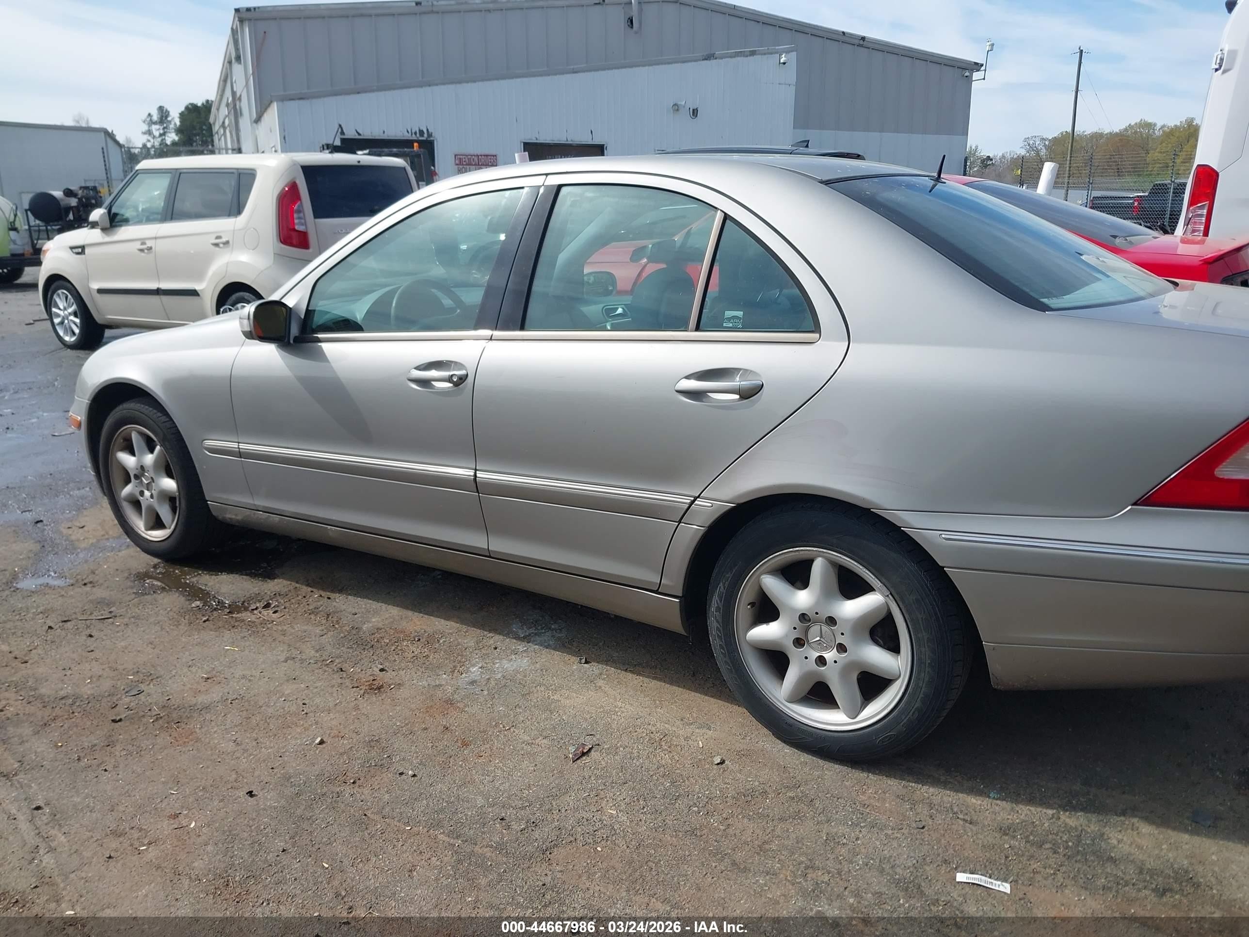2003 Mercedes-benz C 240   Серебряный vin: WDBRF61J23E012348