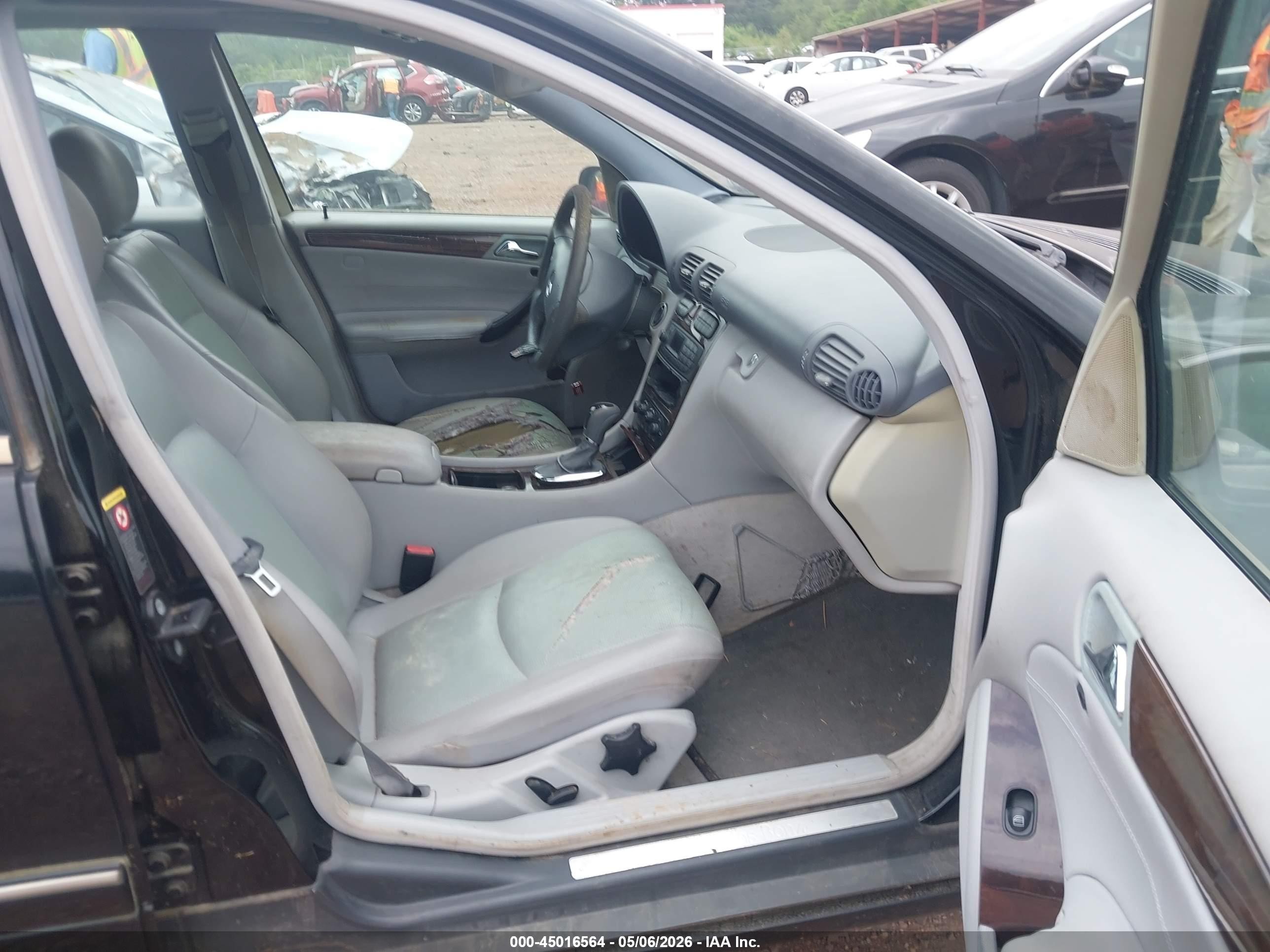 2004 Mercedes-benz C 240   Черный vin: WDBRF61J24A609959