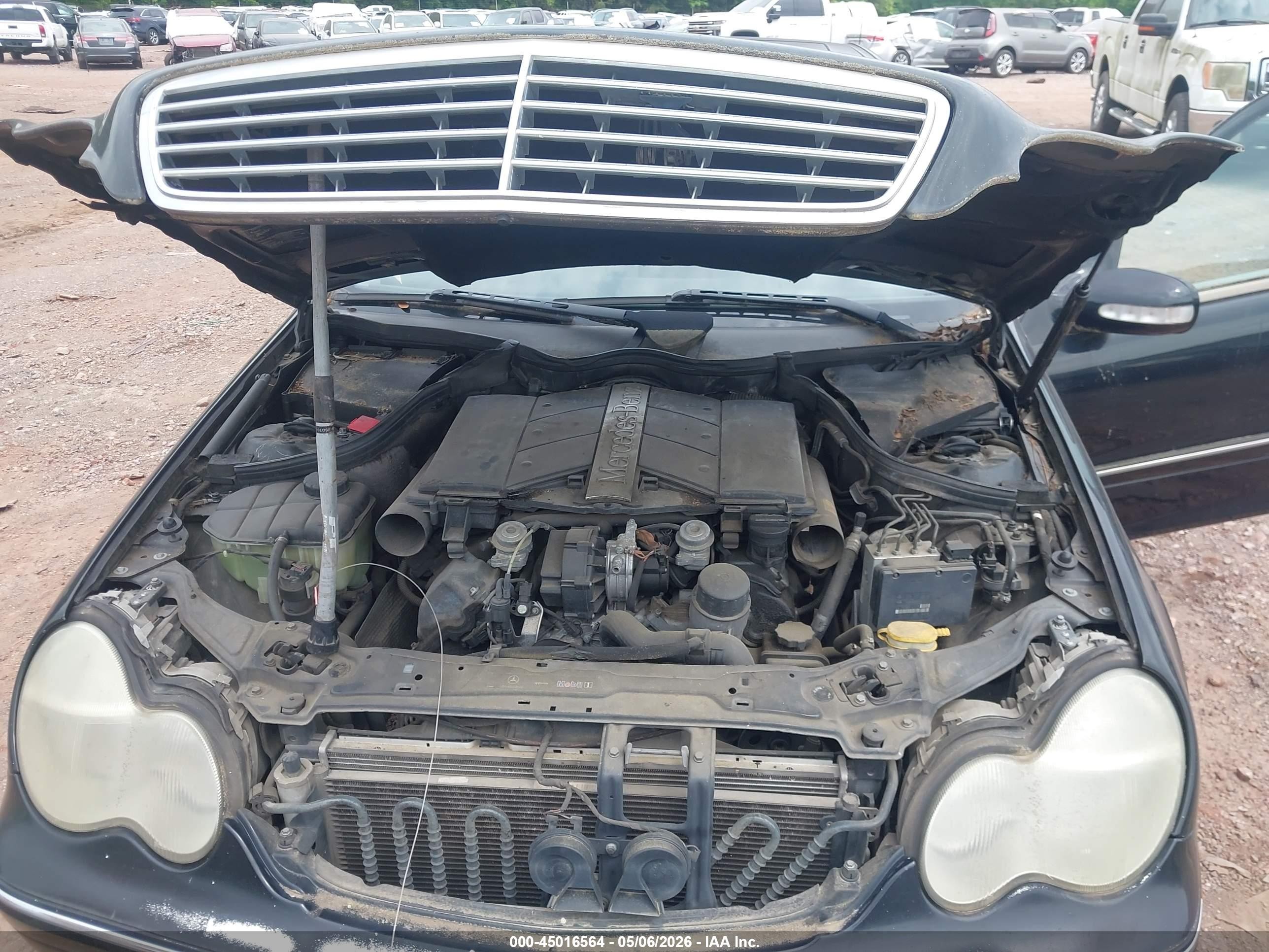 2004 Mercedes-benz C 240   Черный vin: WDBRF61J24A609959