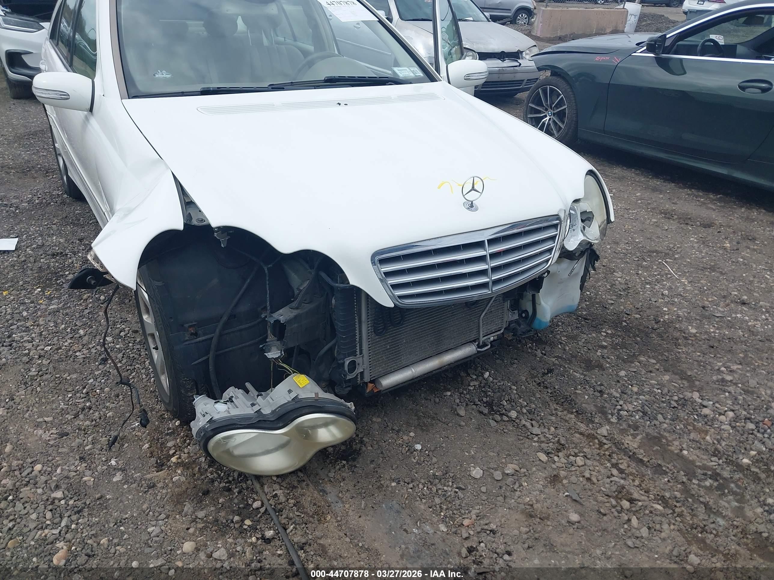2005 Mercedes-benz C 240 Luxury White vin: WDBRF61J25A813839