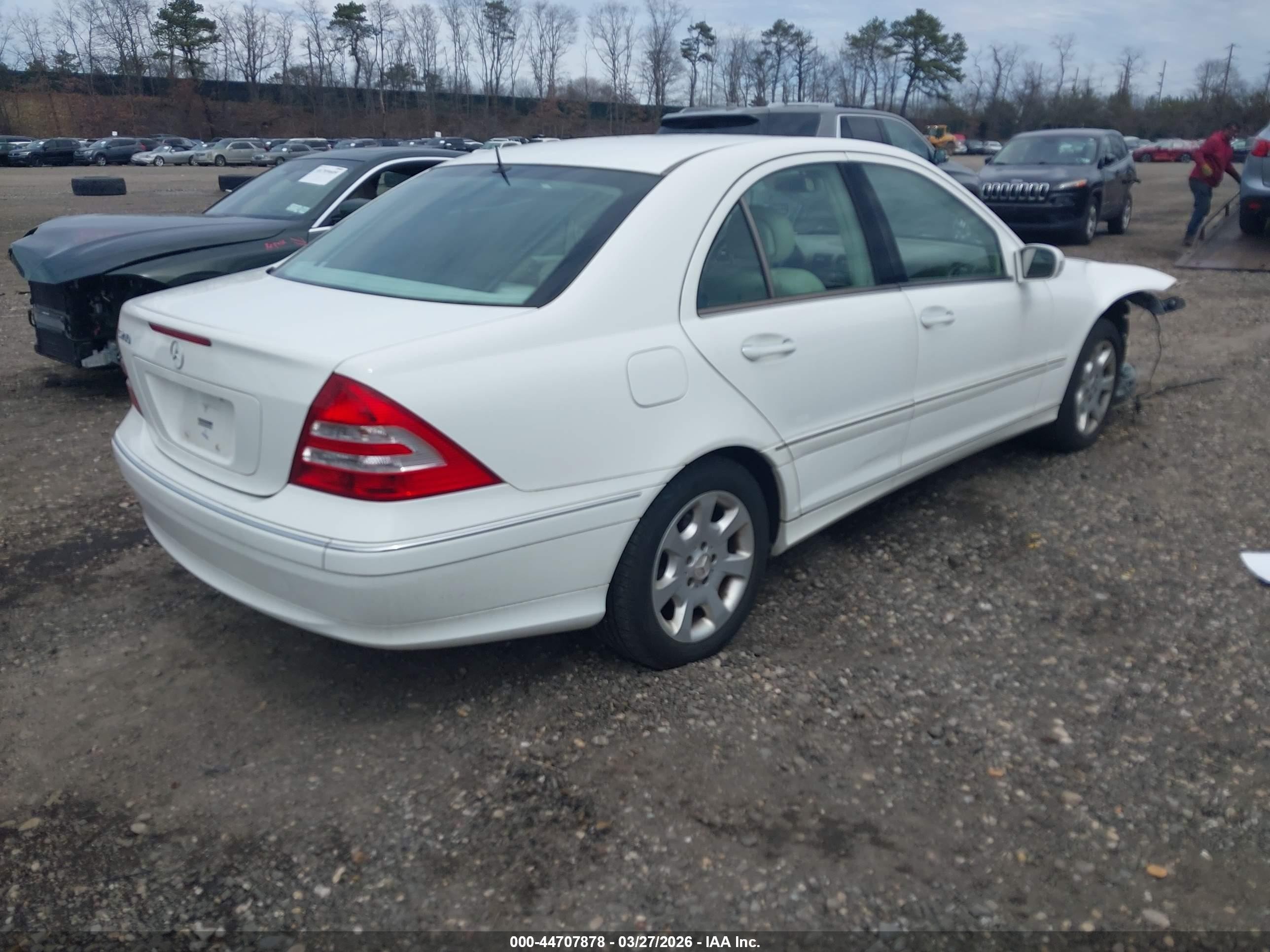 2005 Mercedes-benz C 240 Luxury White vin: WDBRF61J25A813839