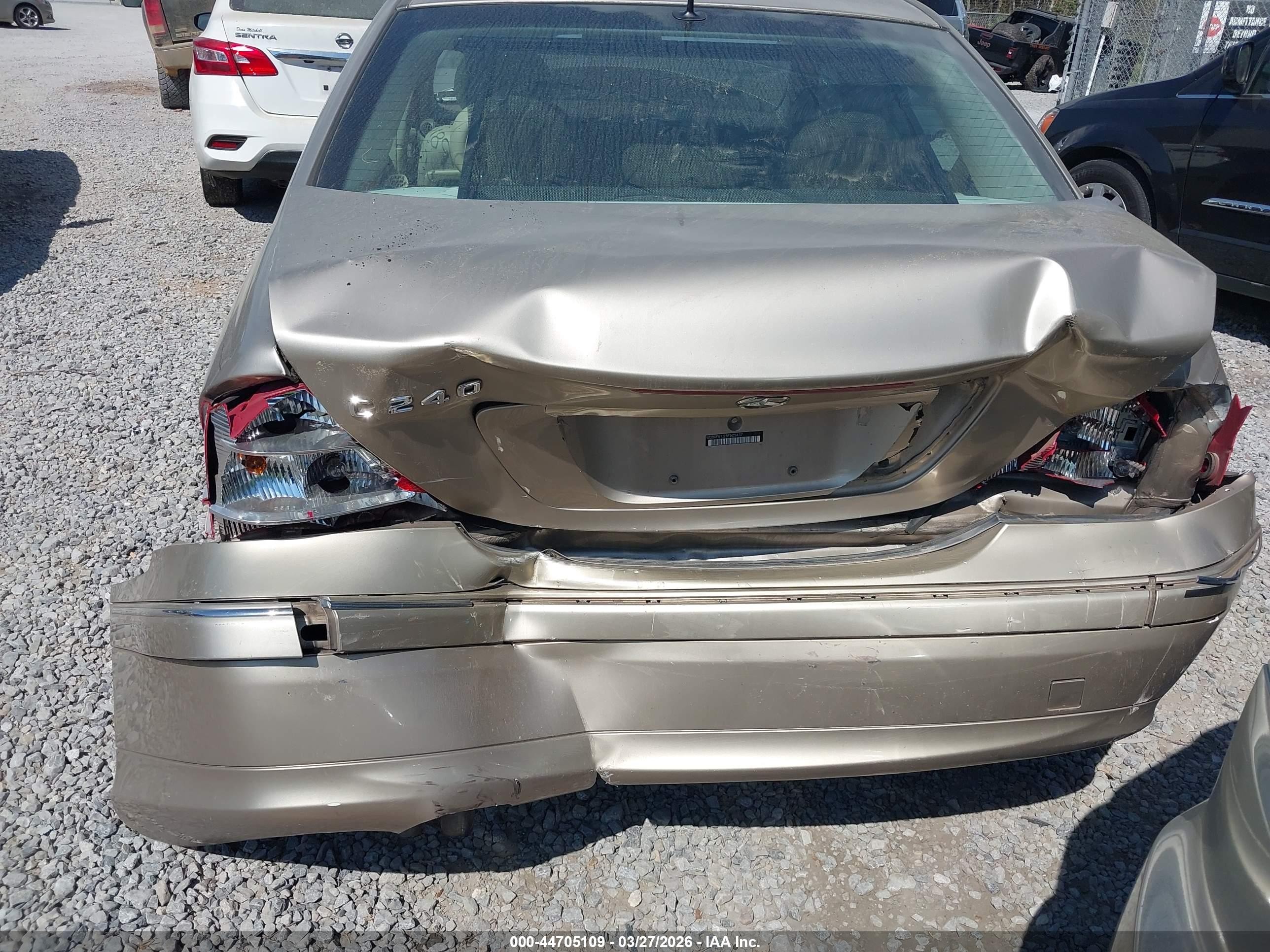 2005 Mercedes-benz C 240 Luxury Золотой vin: WDBRF61J25F625437