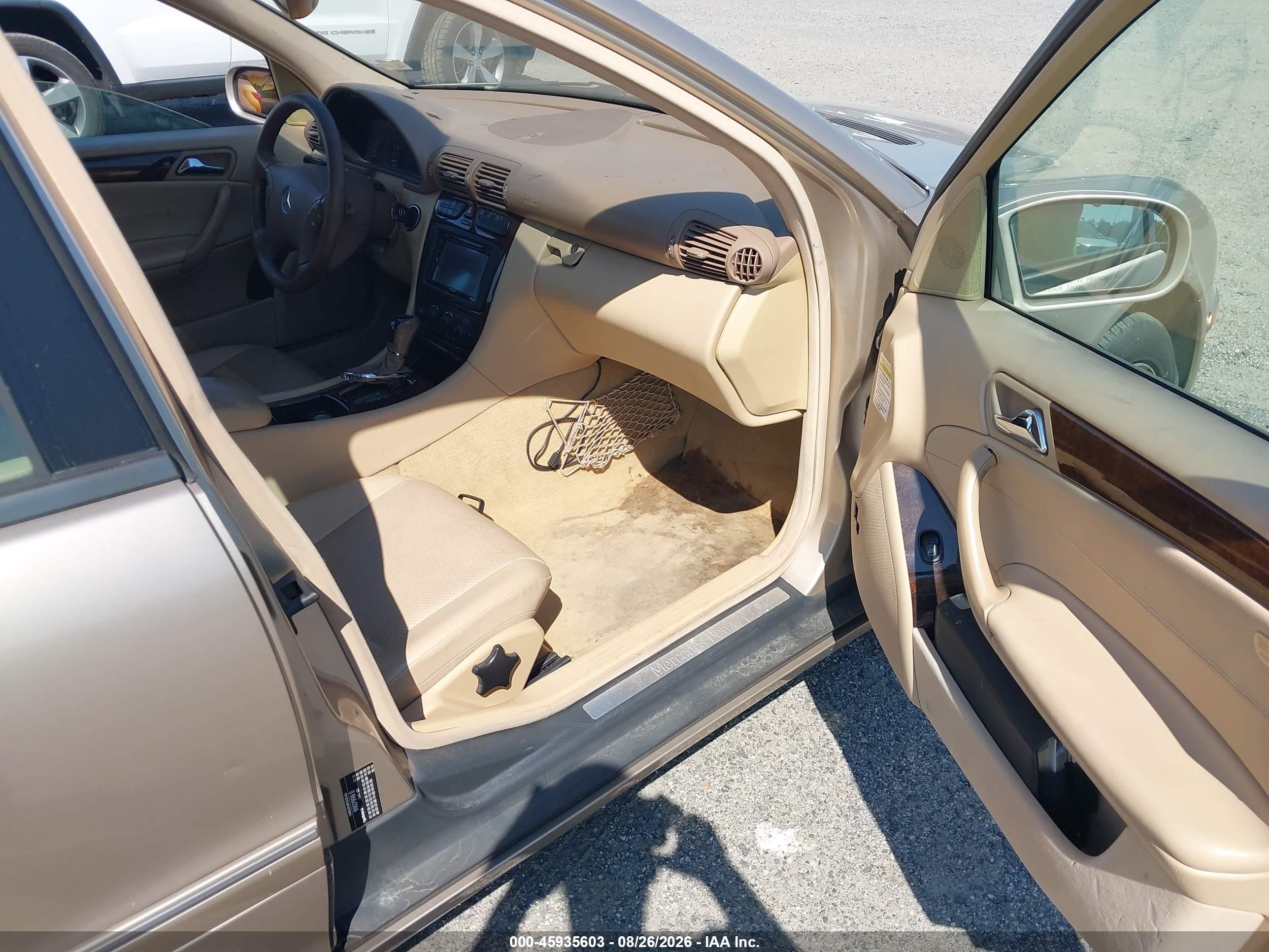 2002 Mercedes-benz C 240   Beige vin: WDBRF61J32E008808