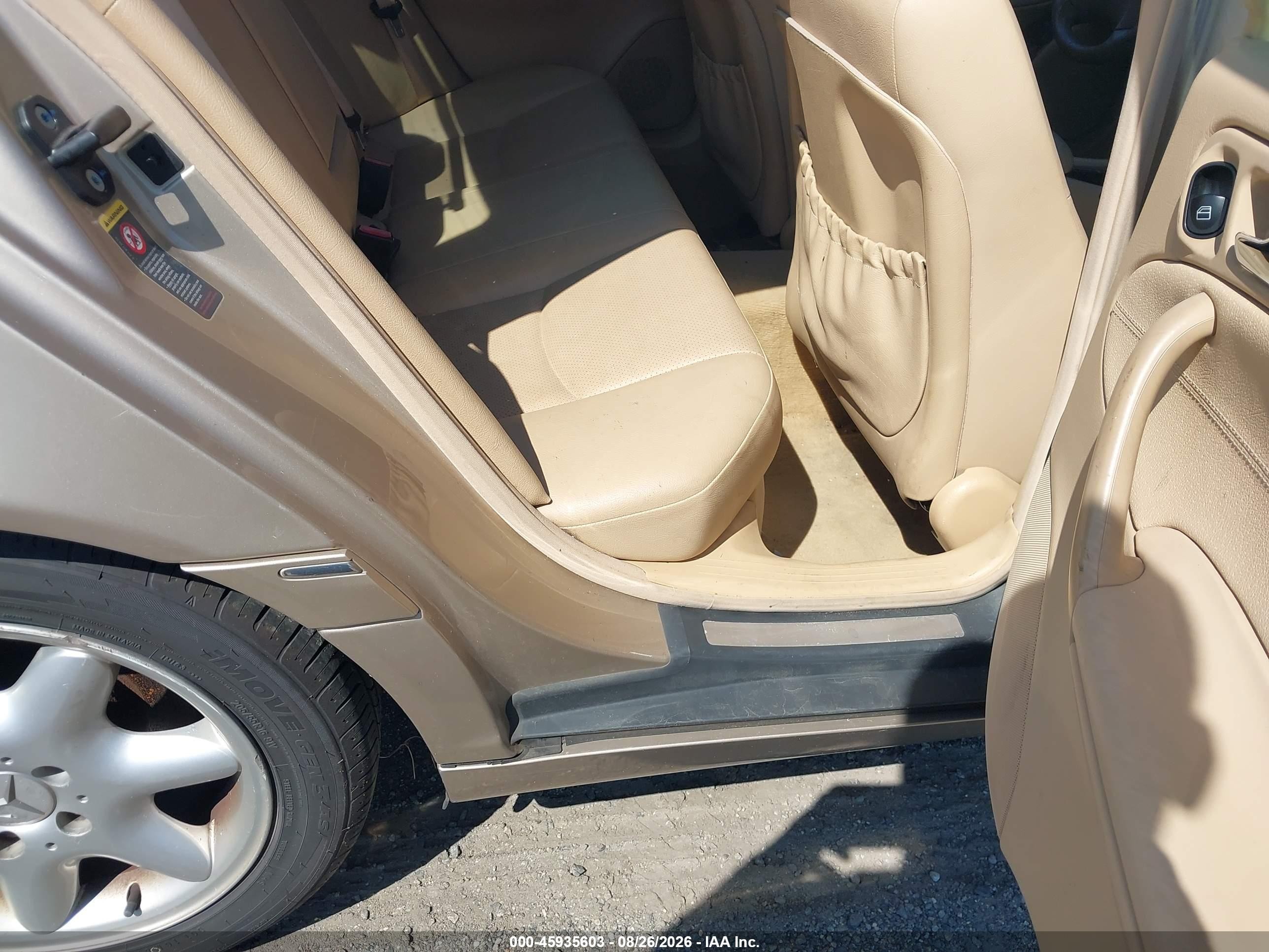 2002 Mercedes-benz C 240   Beige vin: WDBRF61J32E008808