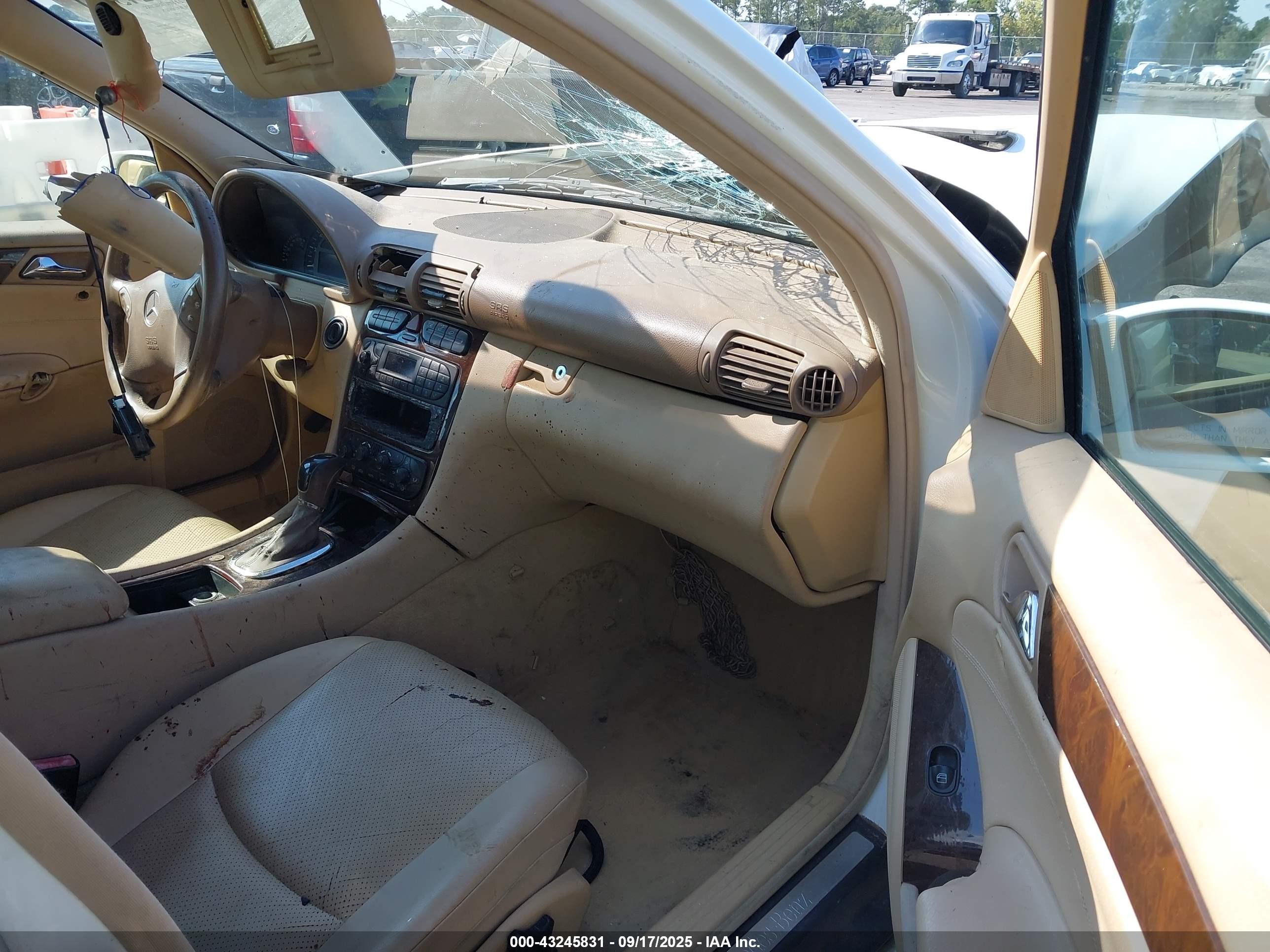 2003 Mercedes-benz C 240   Белый vin: WDBRF61J33A496358
