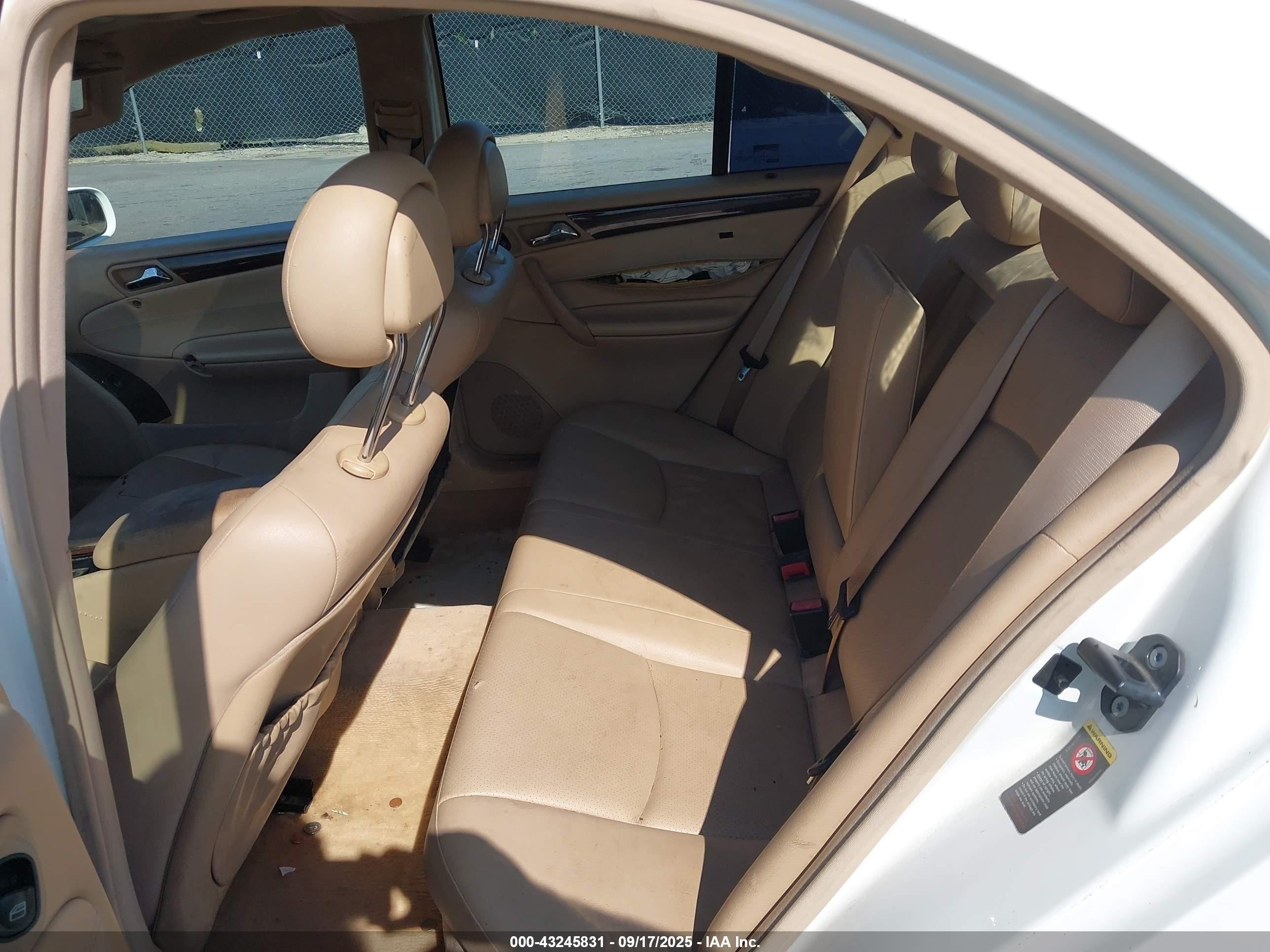 2003 Mercedes-benz C 240   Белый vin: WDBRF61J33A496358