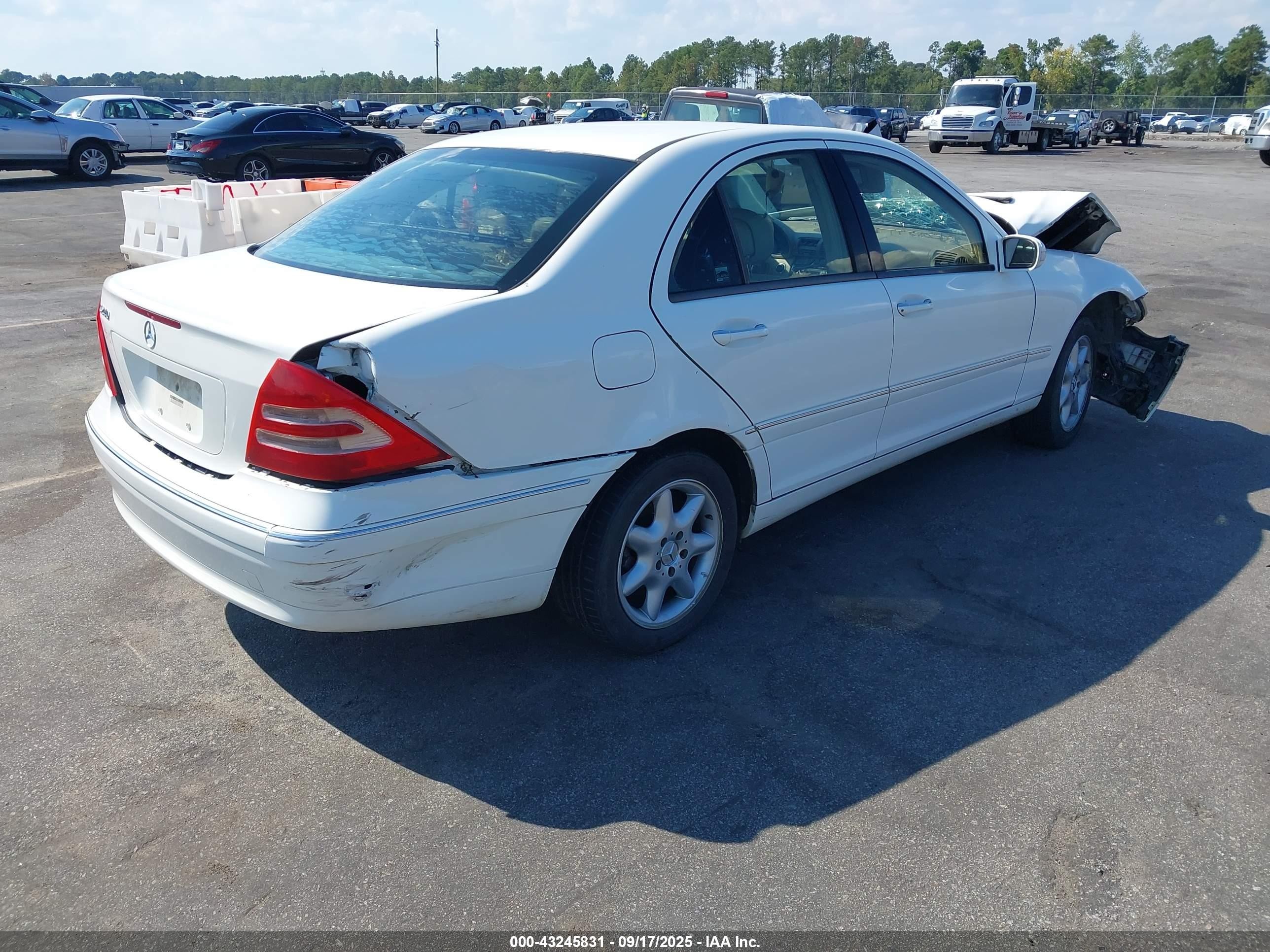 2003 Mercedes-benz C 240   Белый vin: WDBRF61J33A496358