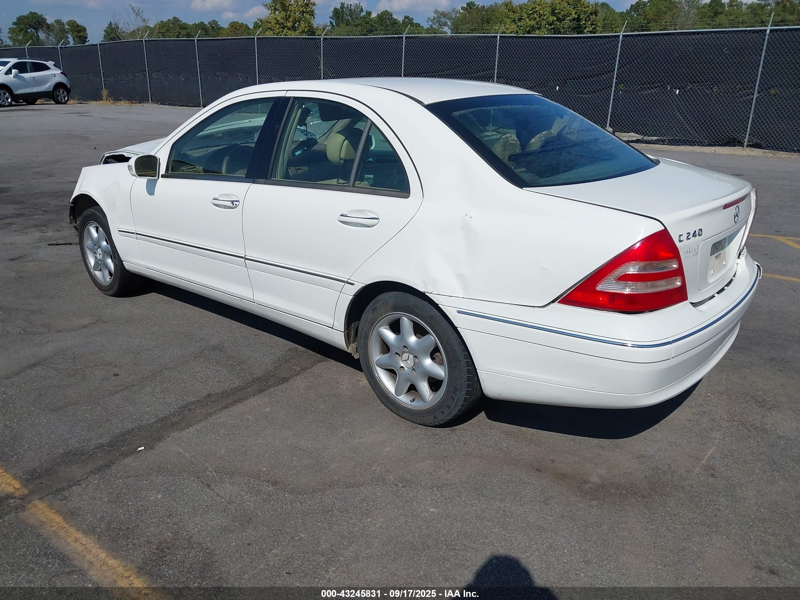 2003 Mercedes-benz C 240   Белый vin: WDBRF61J33A496358