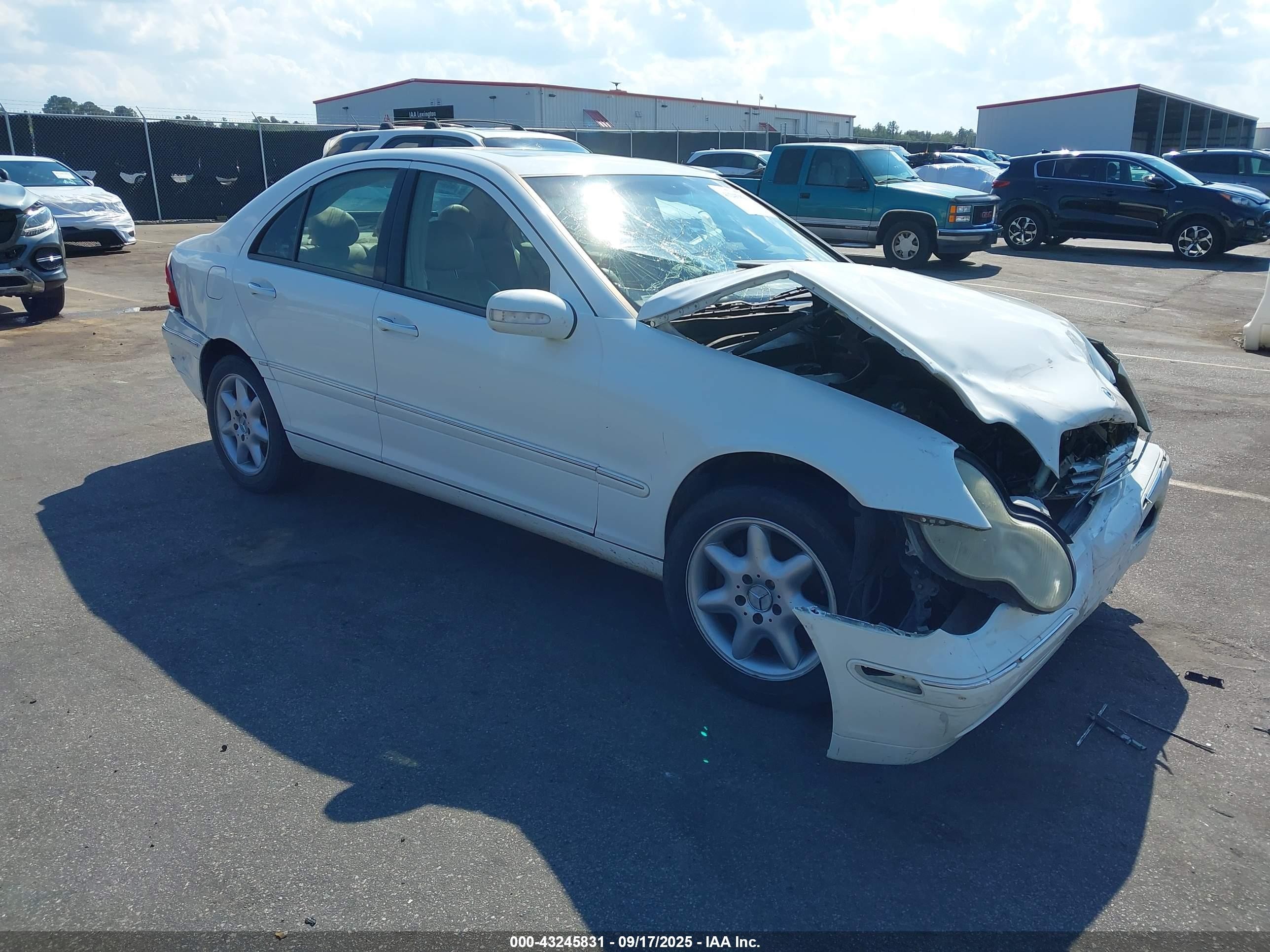 2003 Mercedes-benz C 240   Белый vin: WDBRF61J33A496358