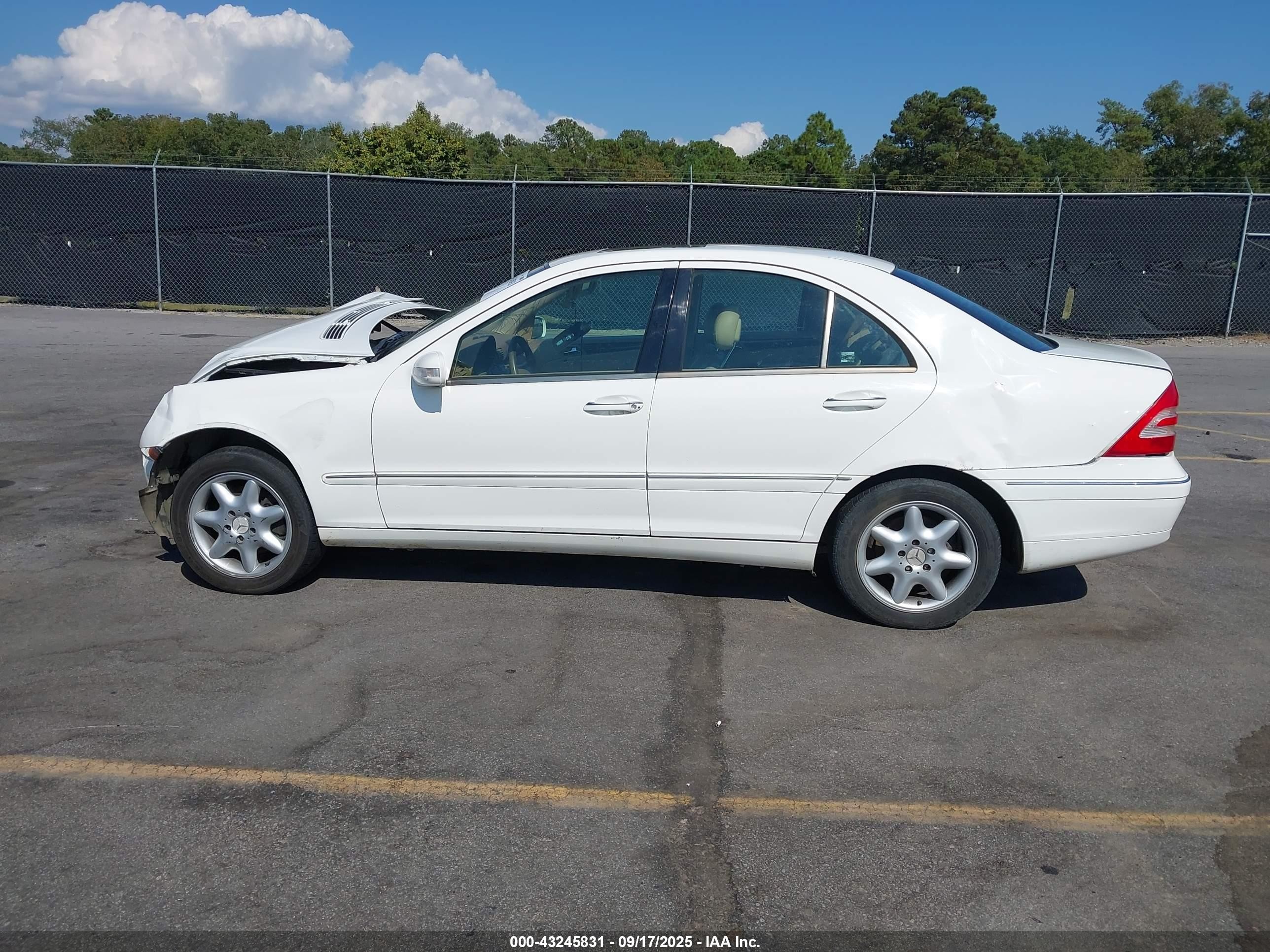 2003 Mercedes-benz C 240   Белый vin: WDBRF61J33A496358